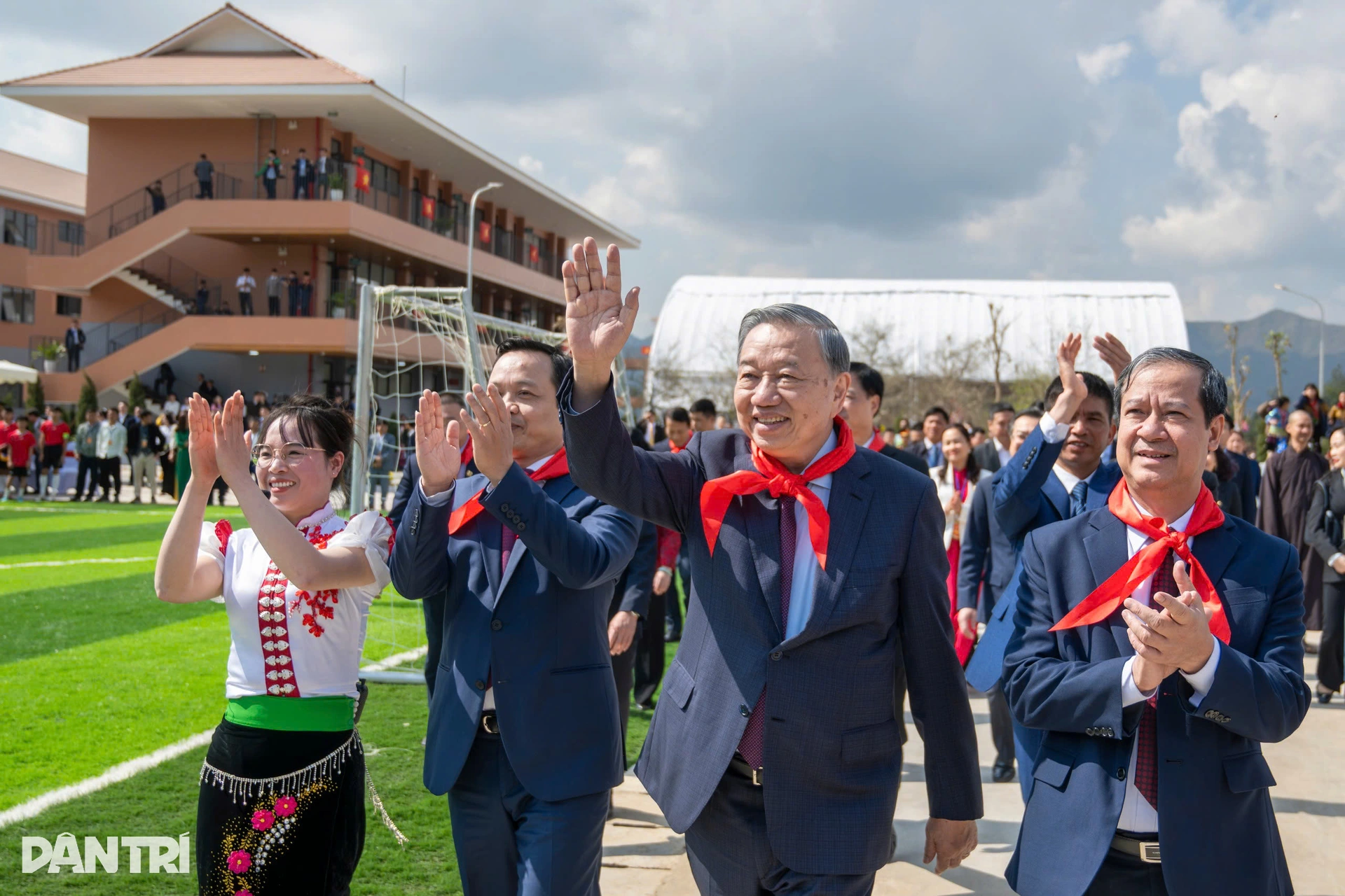 Tổng Bí thư Tô Lâm dự lễ khánh thành trường nội trú hiện đại nhất vùng biên - 9
