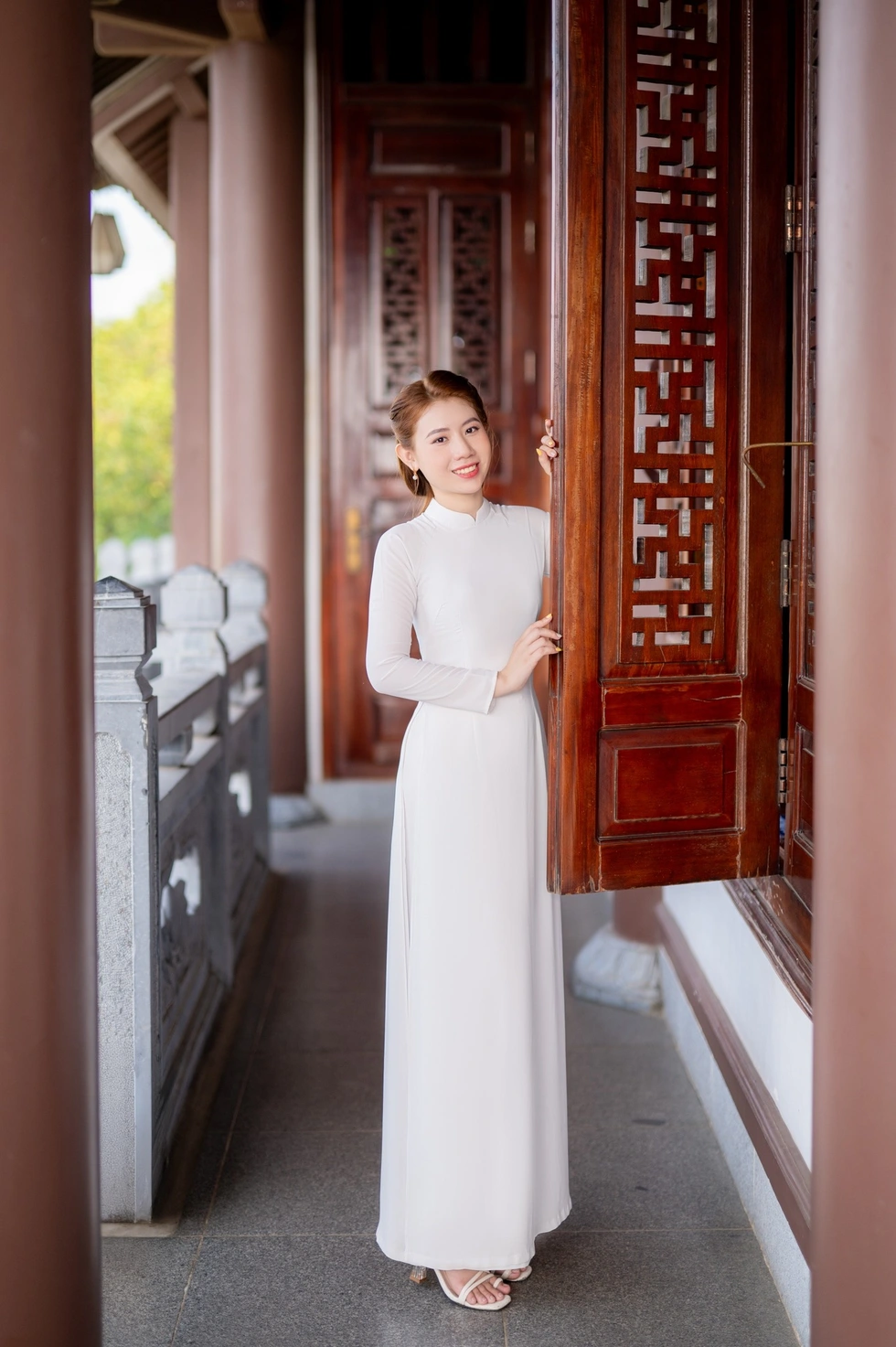 Cô gái đẹp như hoa hậu bất chấp định kiến, yêu “chú khiếm thị” hơn 18 tuổi - 4