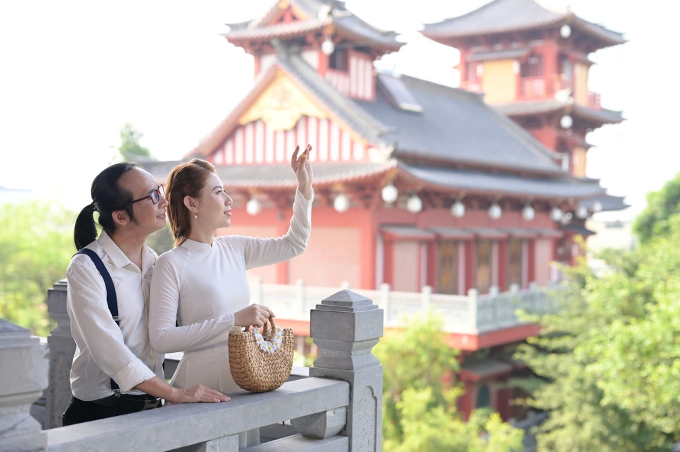 Cô gái đẹp như hoa hậu bất chấp định kiến, yêu “chú khiếm thị” hơn 18 tuổi - 3