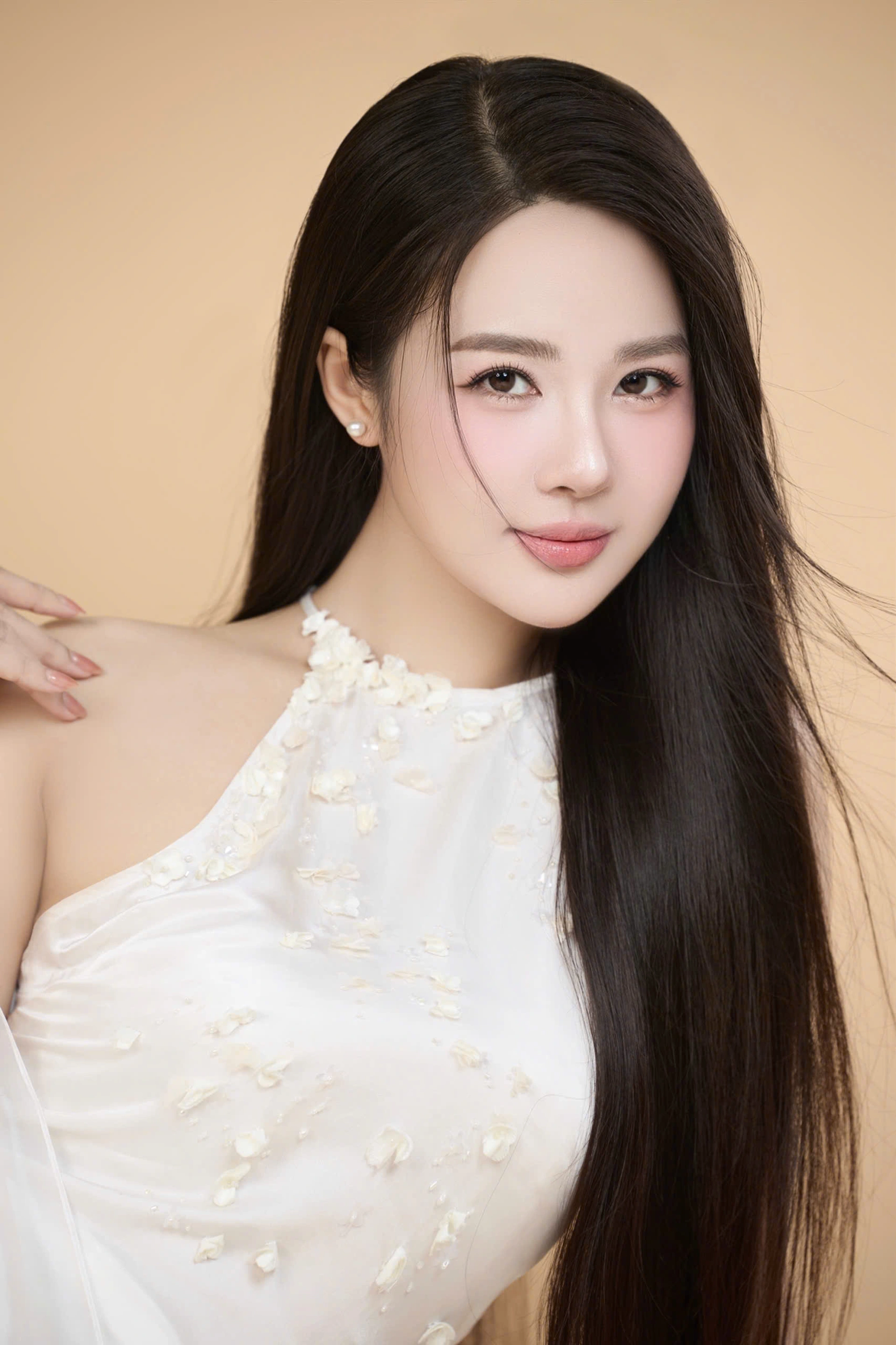 Á hậu Đỗ Hà Trang mong năm mới tìm được bạn trai như ý - 2