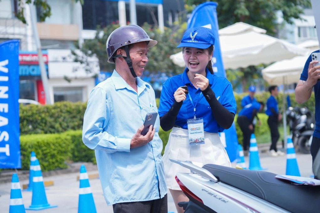 Ngày hội “Đổi xăng lấy điện” thu hút người dân TPHCM - 2