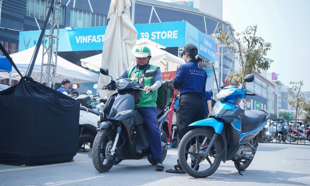 Ngày hội “Đổi xăng lấy điện” thu hút người dân TPHCM - 3