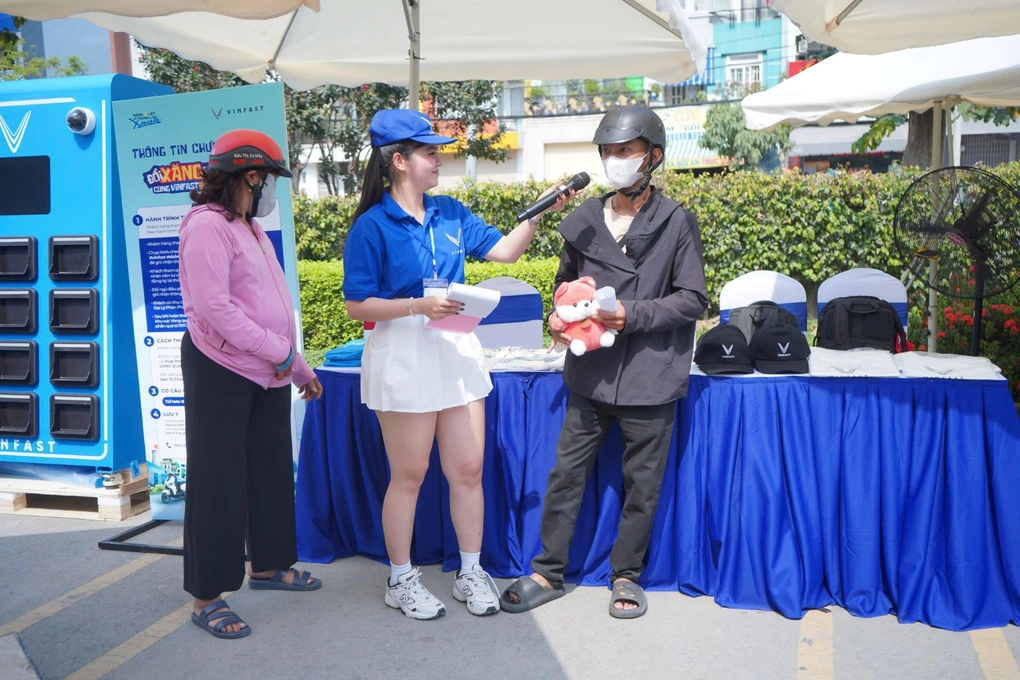 Ngày hội “Đổi xăng lấy điện” thu hút người dân TPHCM - 4