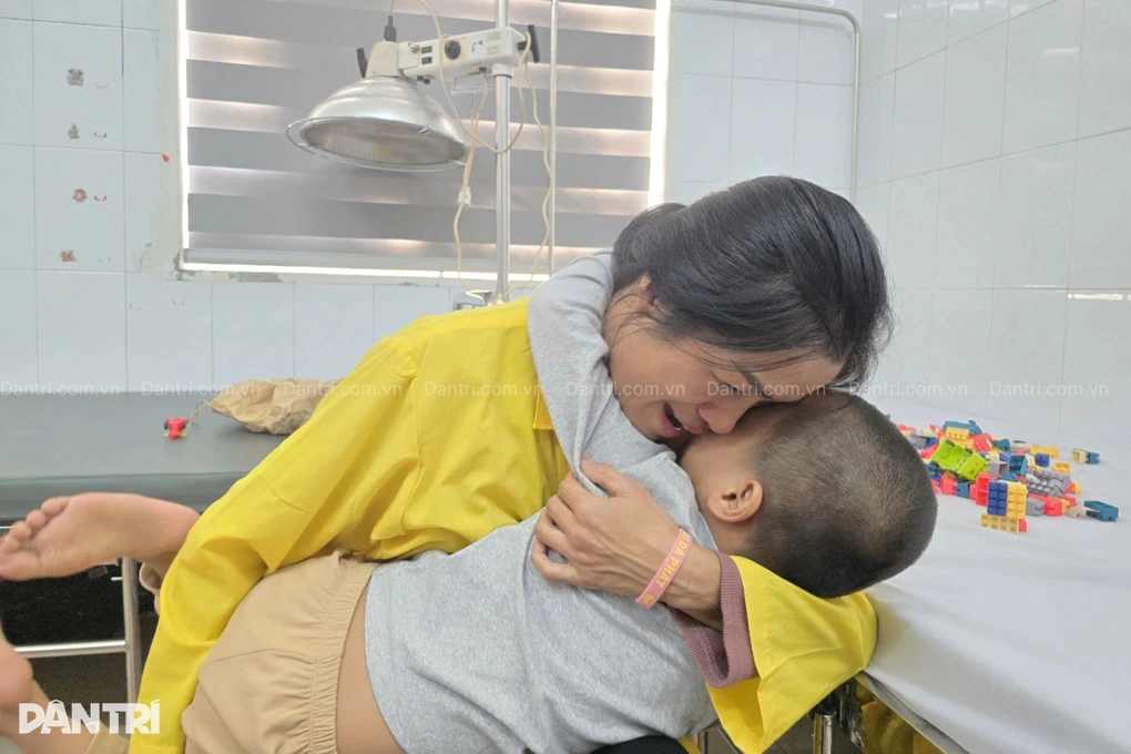 Mẹ ung thư: Em không còn nhiều thời gian, khẩn cầu các bác thương cháu!” - 4 Mẹ ung thư: Em không còn nhiều thời gian, khẩn cầu các bác thương cháu!” - 4