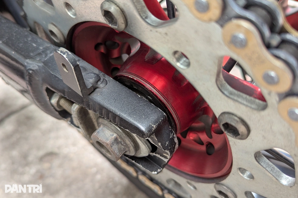 Bảo dưỡng xe máy trước Tết, đừng chỉ thay mỗi dầu - 4 Bảo dưỡng xe máy trước Tết, đừng chỉ thay mỗi dầu - 4