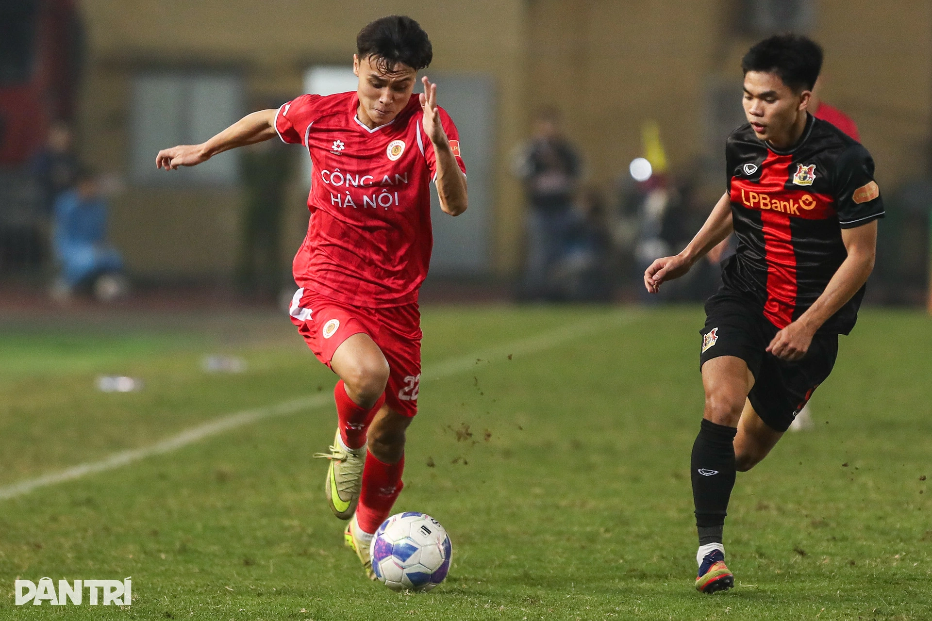 Hàng Đẫy chật kín CĐV trong ngày Đình Bắc nhận giải Vua phá lưới U23 châu Á - 11