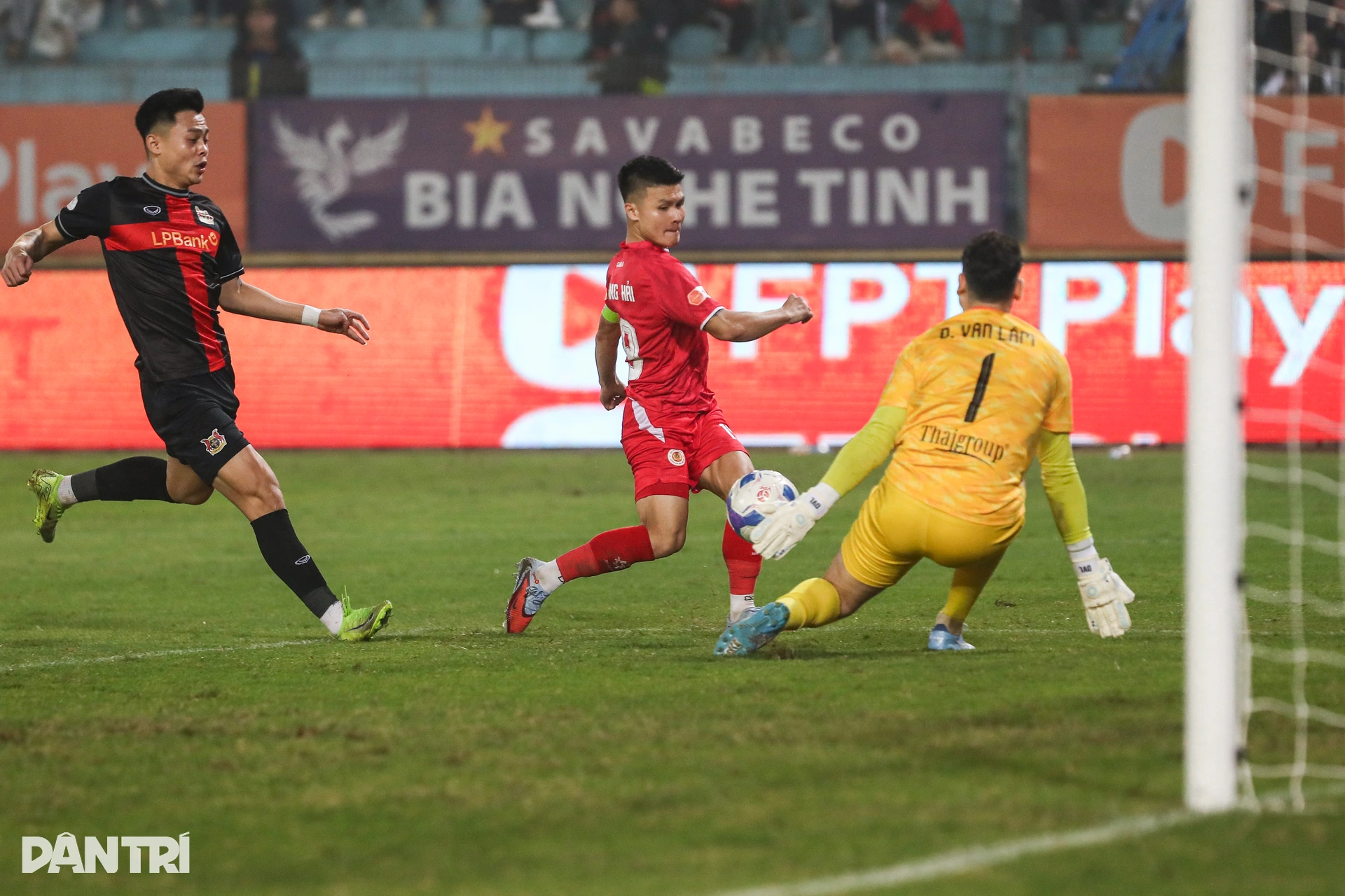 Hàng Đẫy chật kín CĐV trong ngày Đình Bắc nhận giải Vua phá lưới U23 châu Á - 12