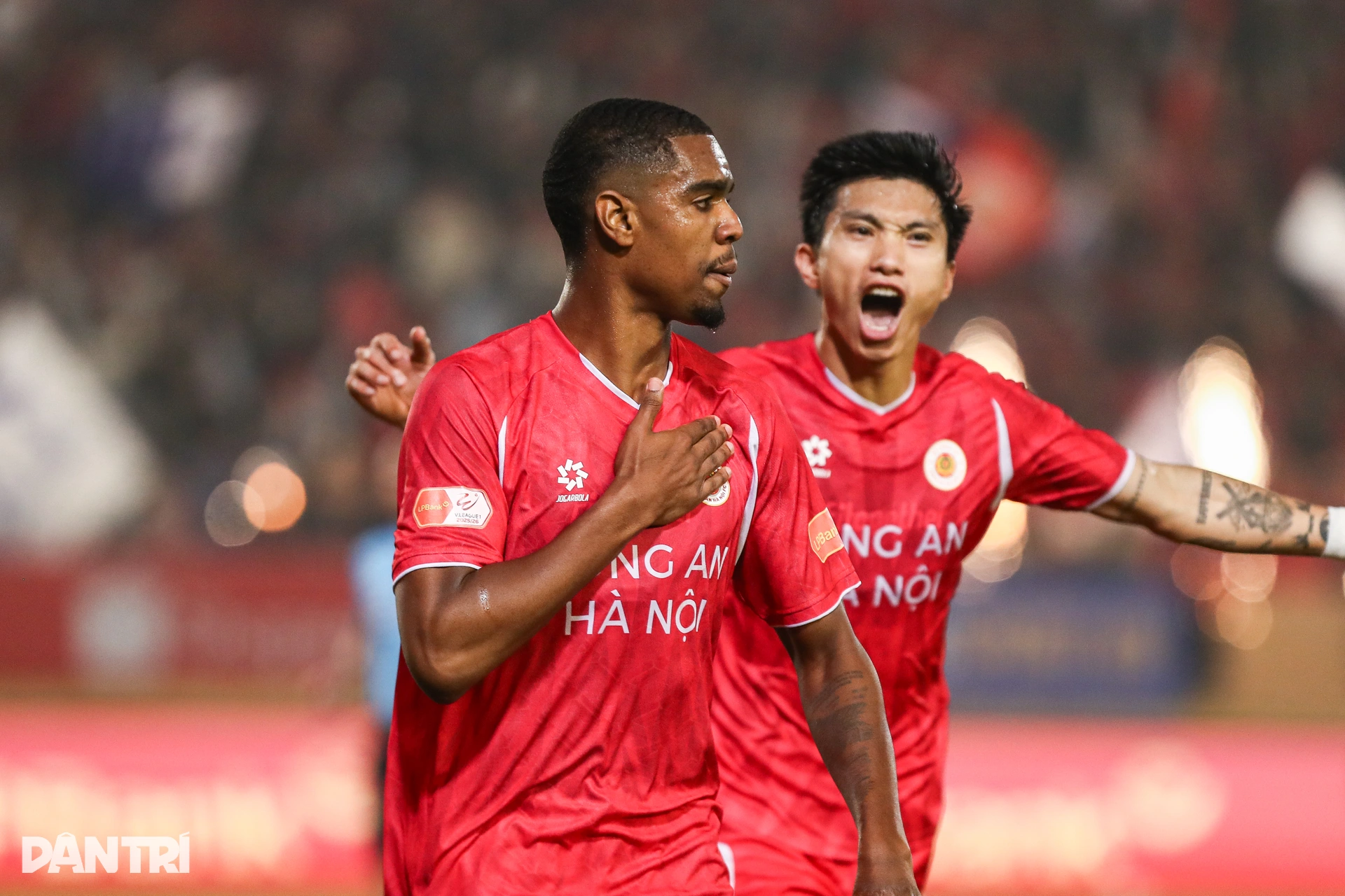 Hàng Đẫy chật kín CĐV trong ngày Đình Bắc nhận giải Vua phá lưới U23 châu Á - 7