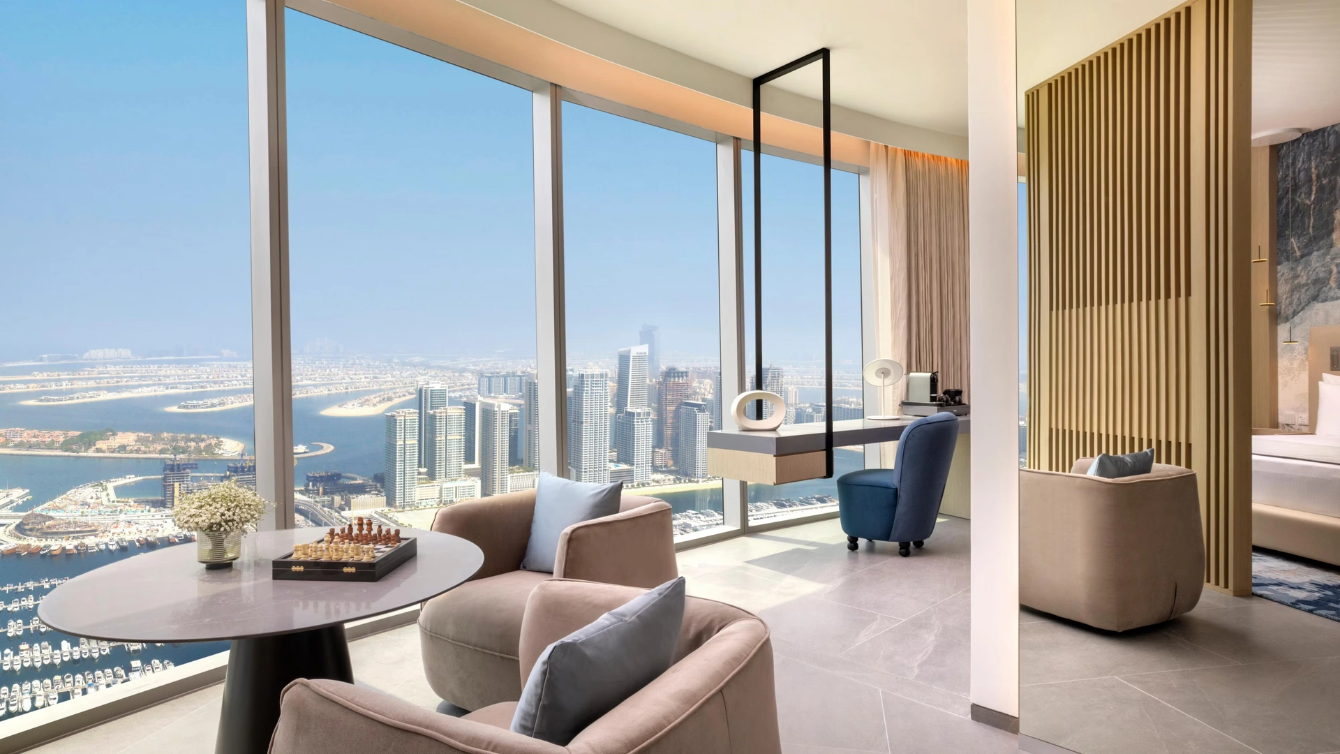 Khách sạn cao nhất thế giới, có 1.000 phòng, khách ngủ chạm mây - 3