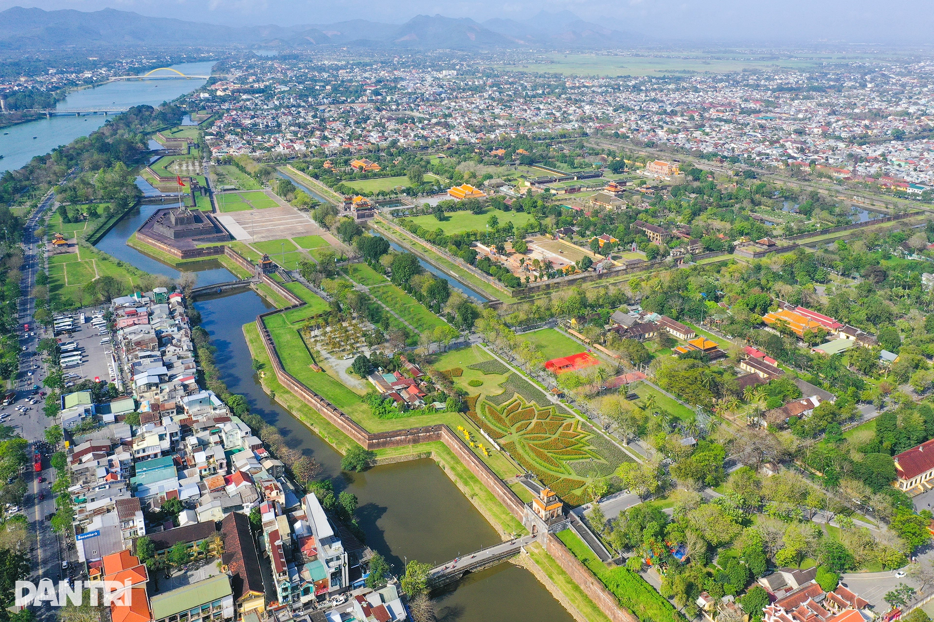 Đóa sen khổng lồ từ 5 vạn chậu hoa ở Kinh thành Huế - 11