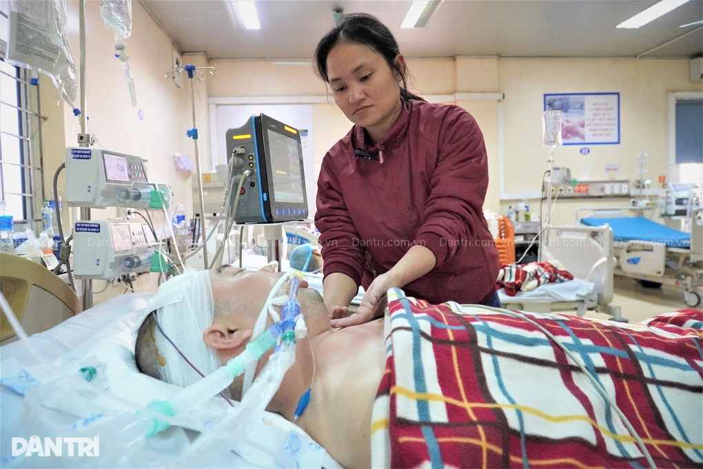 Người cha cụt chân bị đột quỵ, 4 con thơ ngơ ngác, vợ nghèo cầu cứu - 5 Người cha cụt chân bị đột quỵ, 4 con thơ ngơ ngác, vợ nghèo cầu cứu - 5