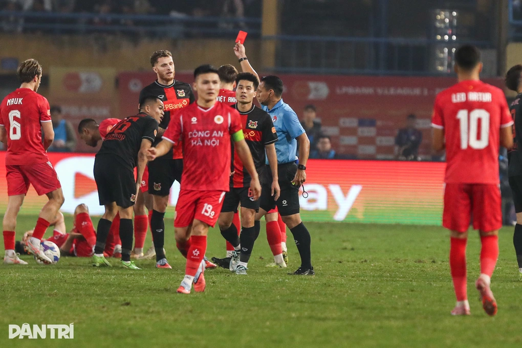 HLV CLB Ninh Bình: “Trọng tài Malaysia phá nát trận đấu” - 2