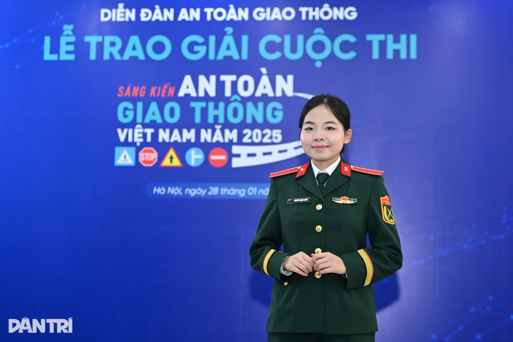 Trăn trở người thân gặp nạn, nữ quân nhân tạo hệ thống tập trung lái xe - 3