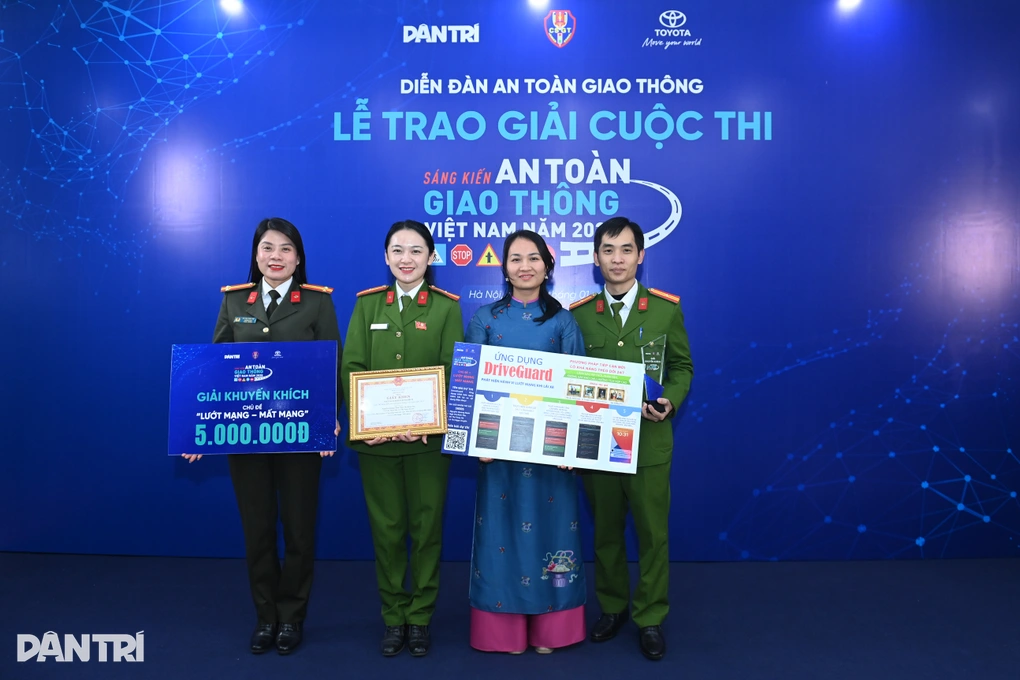 Chiếc điện thoại ở hiện trường mở lối giải sáng kiến an toàn giao thông - 2