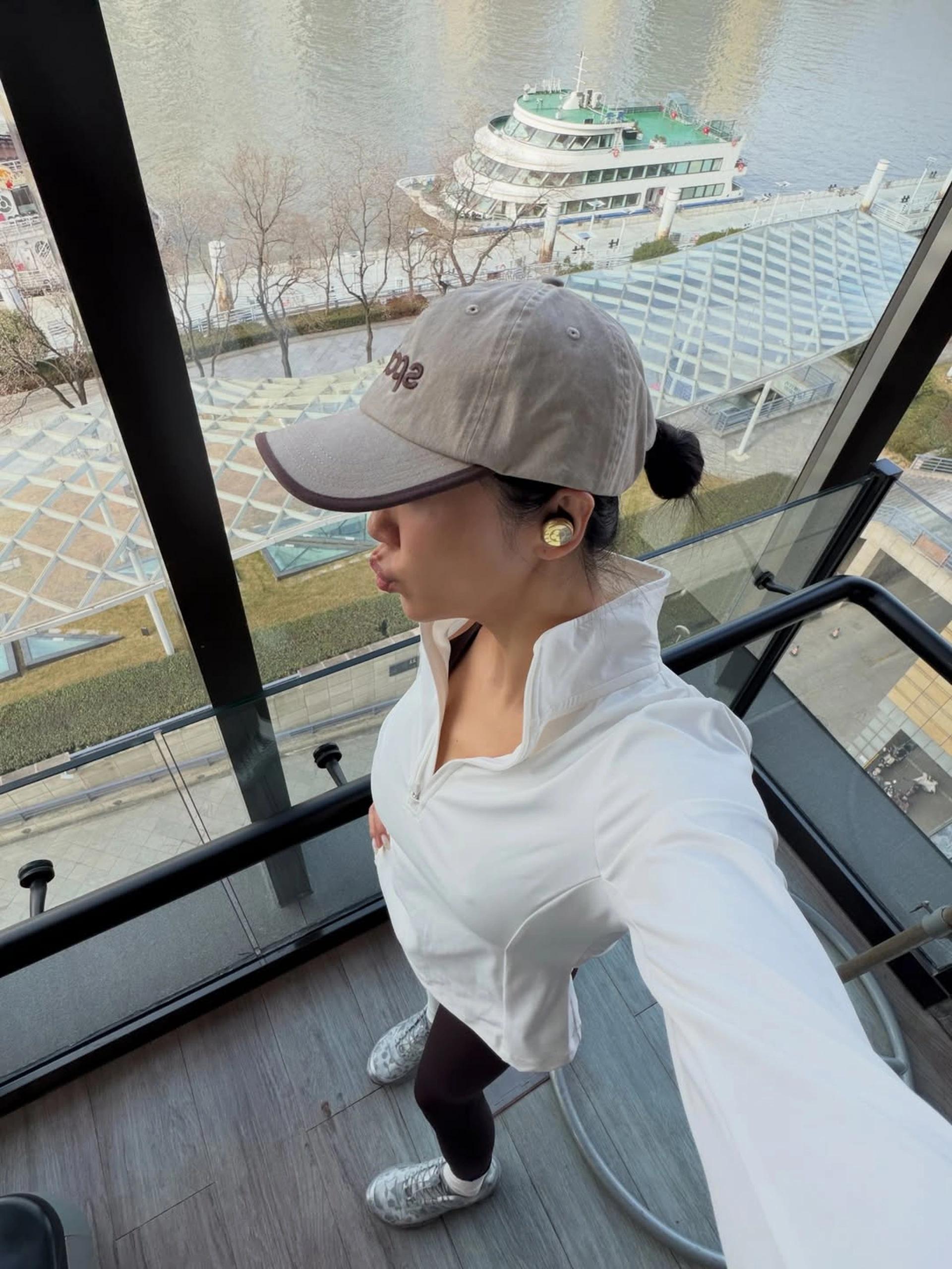 Văn Mai Hương độc thân giàu có ở tuổi 32, đóng cặp mỹ nam trăm tỷ gây chú ý - 9