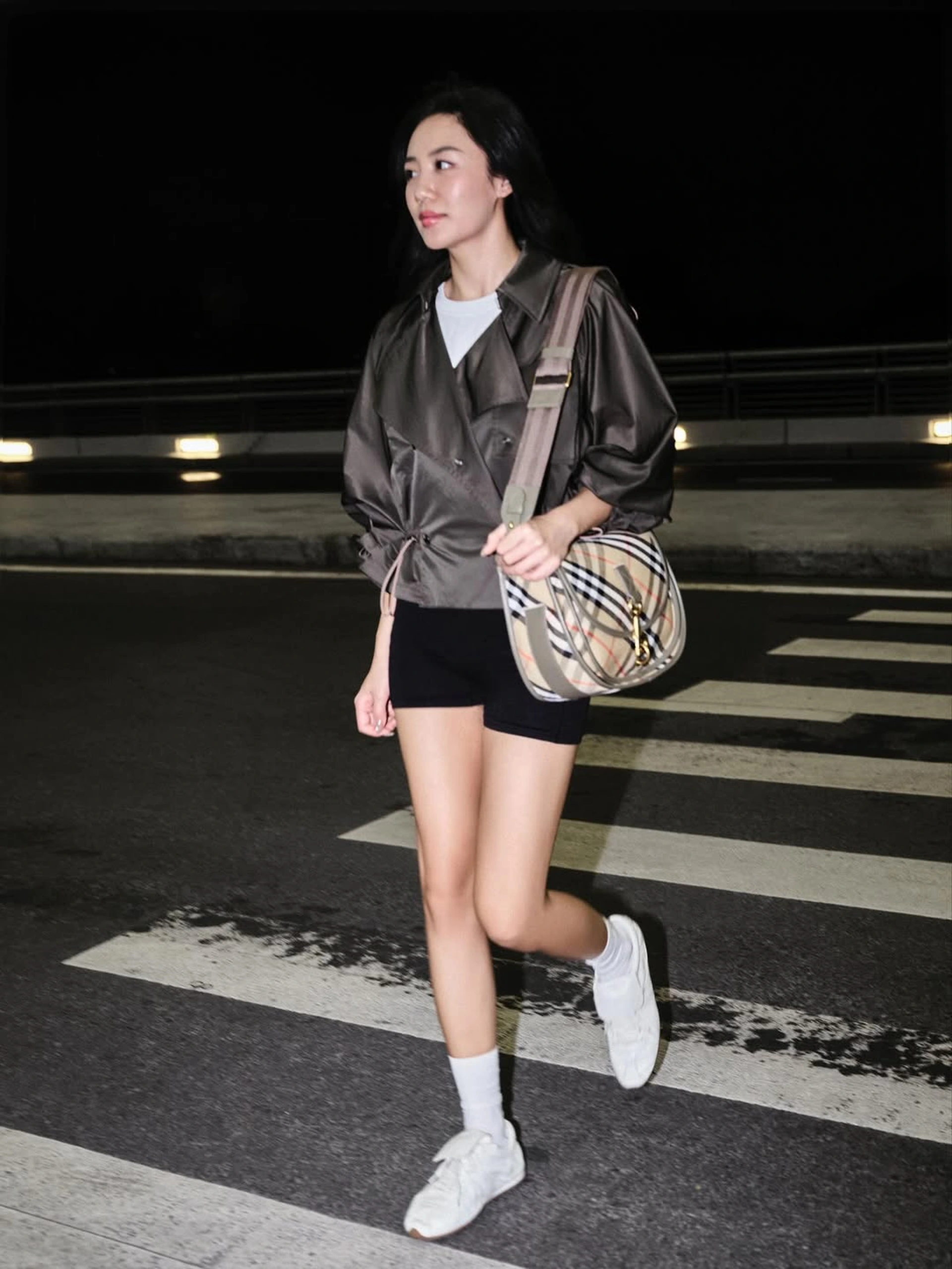 Văn Mai Hương độc thân giàu có ở tuổi 32, đóng cặp mỹ nam trăm tỷ gây chú ý - 8