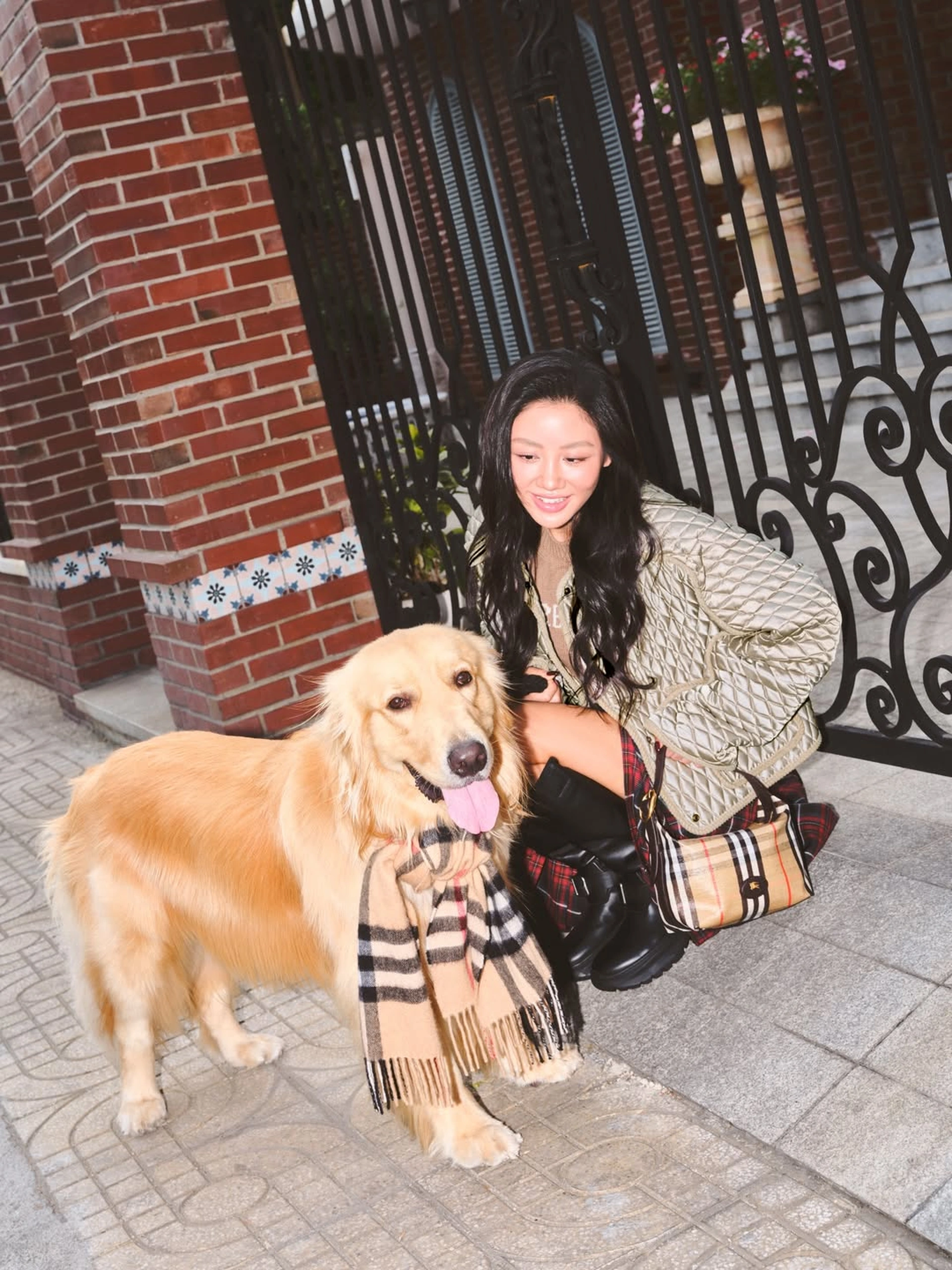 Văn Mai Hương độc thân giàu có ở tuổi 32, đóng cặp mỹ nam trăm tỷ gây chú ý - 12