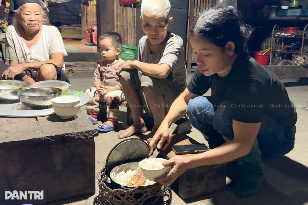 Cha già suy thận đau đớn, 3 thế hệ chật vật tồn tại nơi rừng sâu núi thẳm - 3 Cha già suy thận đau đớn, 3 thế hệ chật vật tồn tại nơi rừng sâu núi thẳm - 3