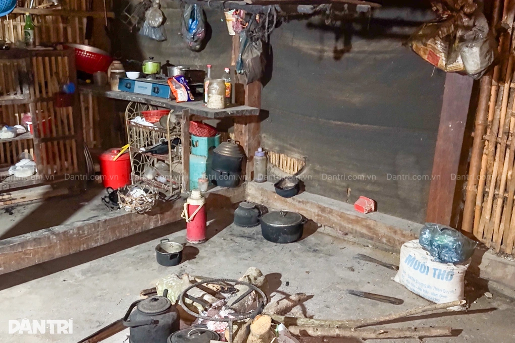 Cha già suy thận đau đớn, 3 thế hệ chật vật tồn tại nơi rừng sâu núi thẳm - 6 Cha già suy thận đau đớn, 3 thế hệ chật vật tồn tại nơi rừng sâu núi thẳm - 6