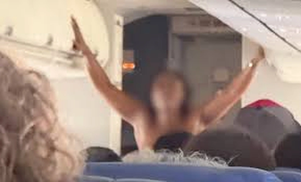 Khách Tây đòi cởi đồ, chuyến bay từ Nha Trang tới Thái Lan hạ cánh khẩn cấp - 2