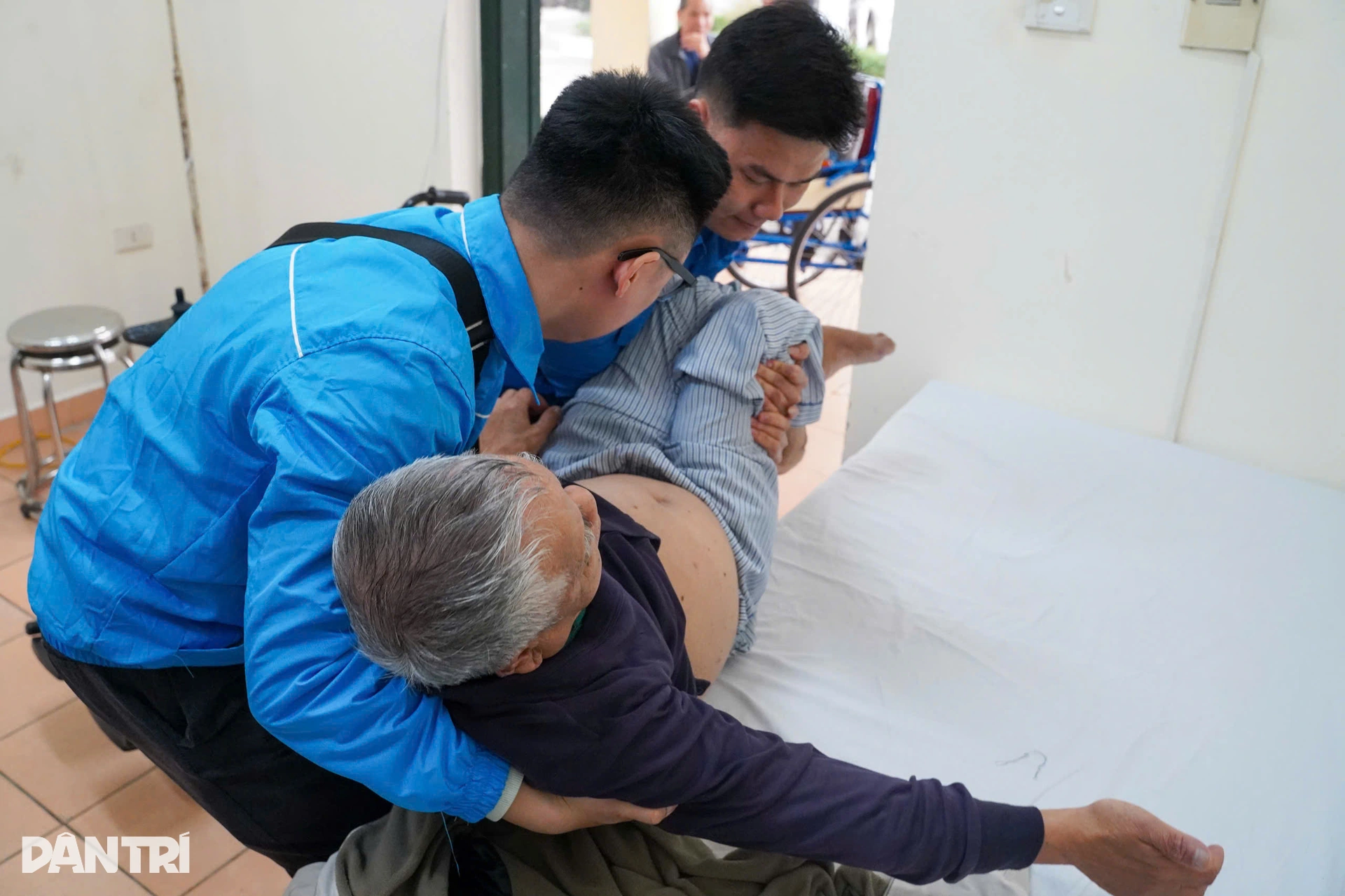 Xuân ấm của những cựu binh 50 năm sống cùng xe lăn, trải qua chục ca mổ - 11