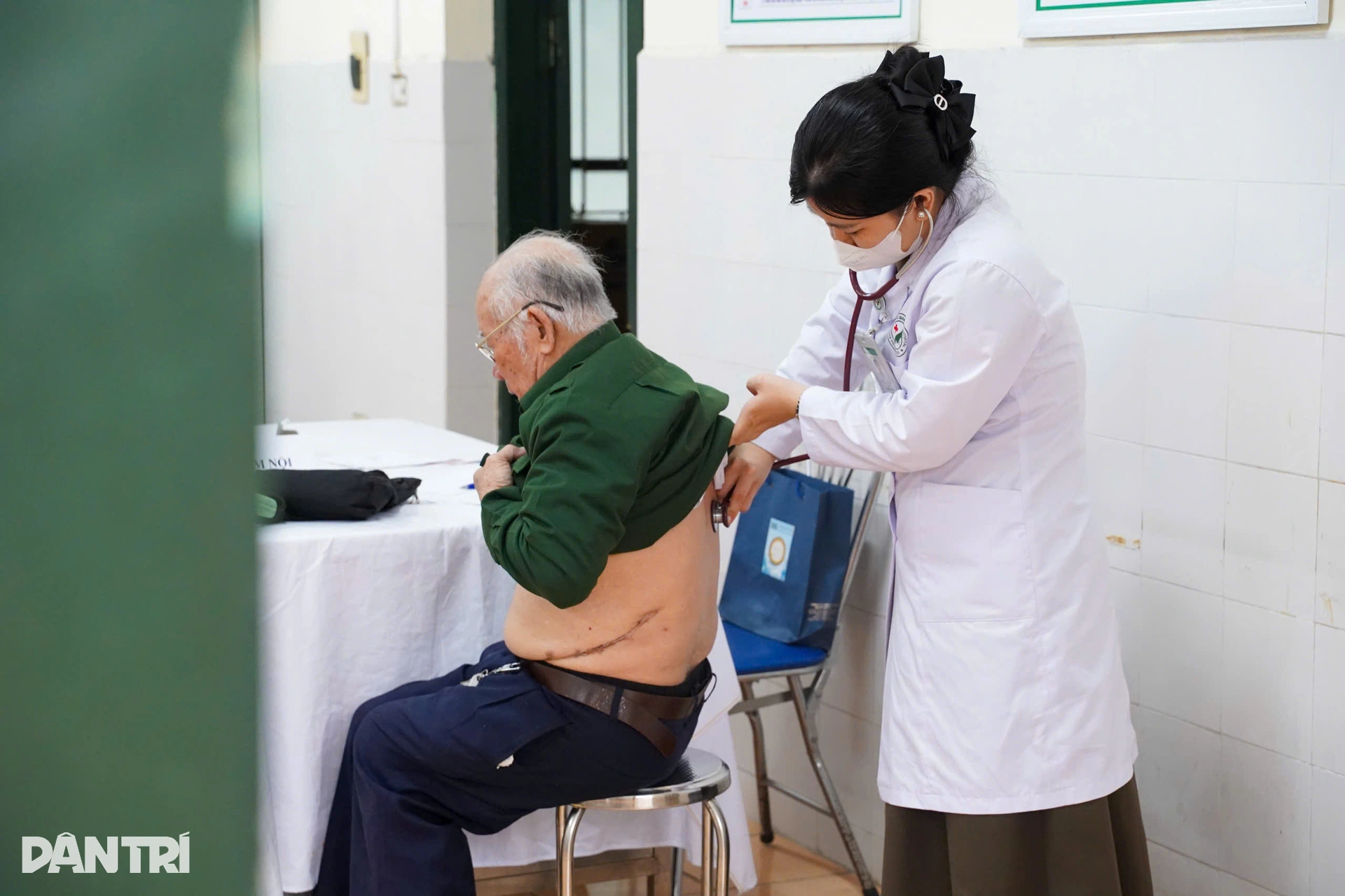 Xuân ấm của những cựu binh 50 năm sống cùng xe lăn, trải qua chục ca mổ - 7