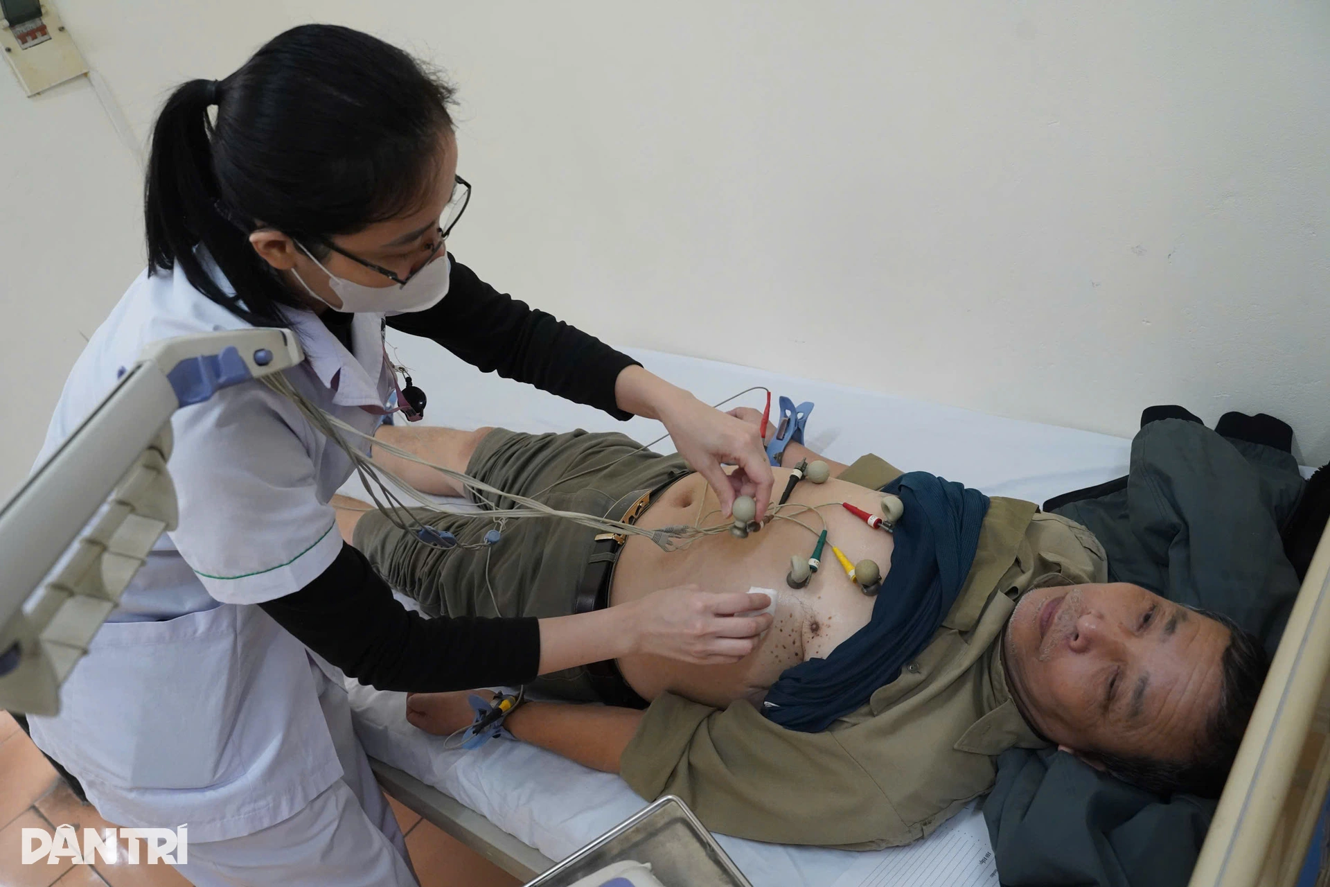 Xuân ấm của những cựu binh 50 năm sống cùng xe lăn, trải qua chục ca mổ - 12