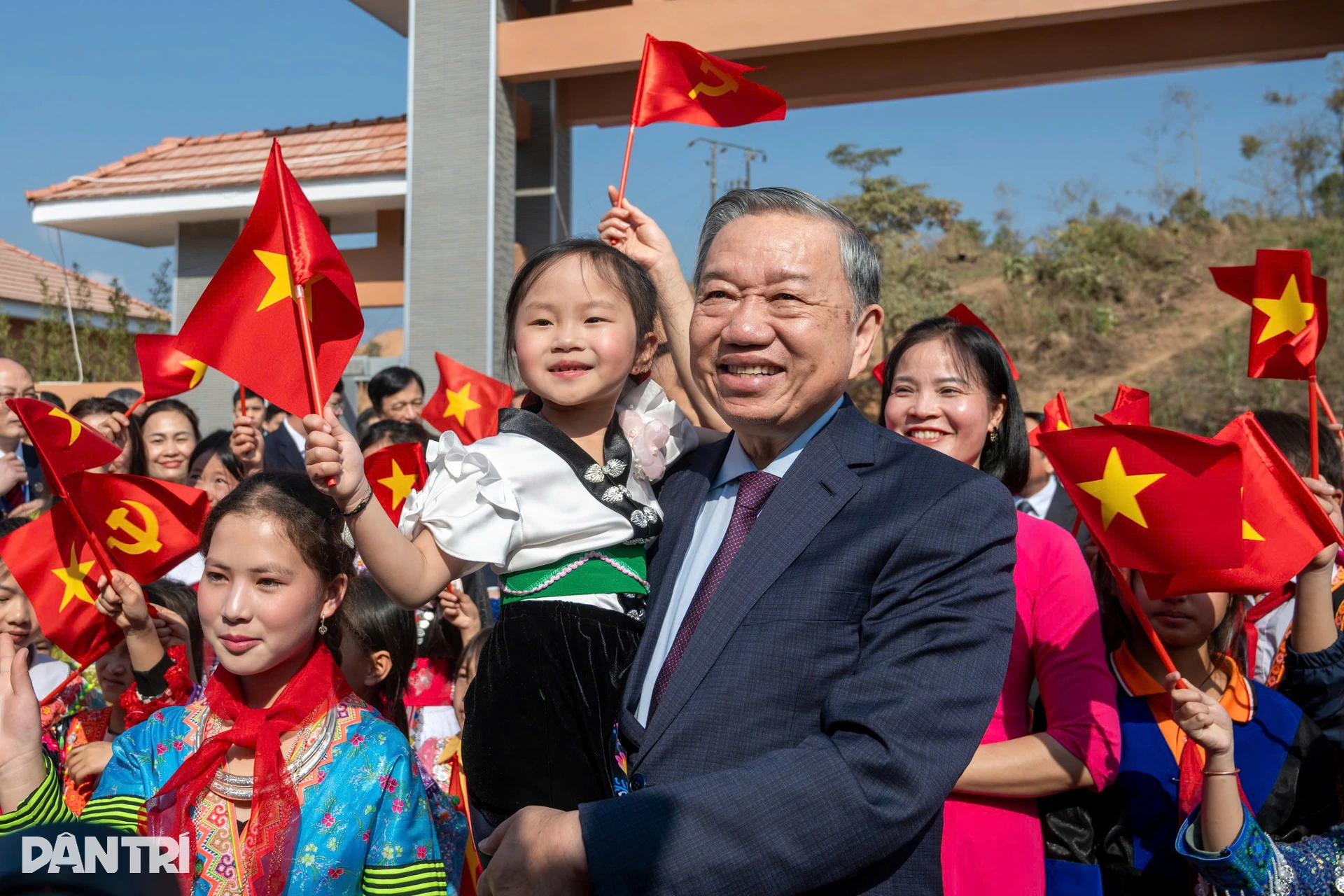 Tổng Bí thư Tô Lâm dự lễ khánh thành trường nội trú hiện đại nhất vùng biên - 4