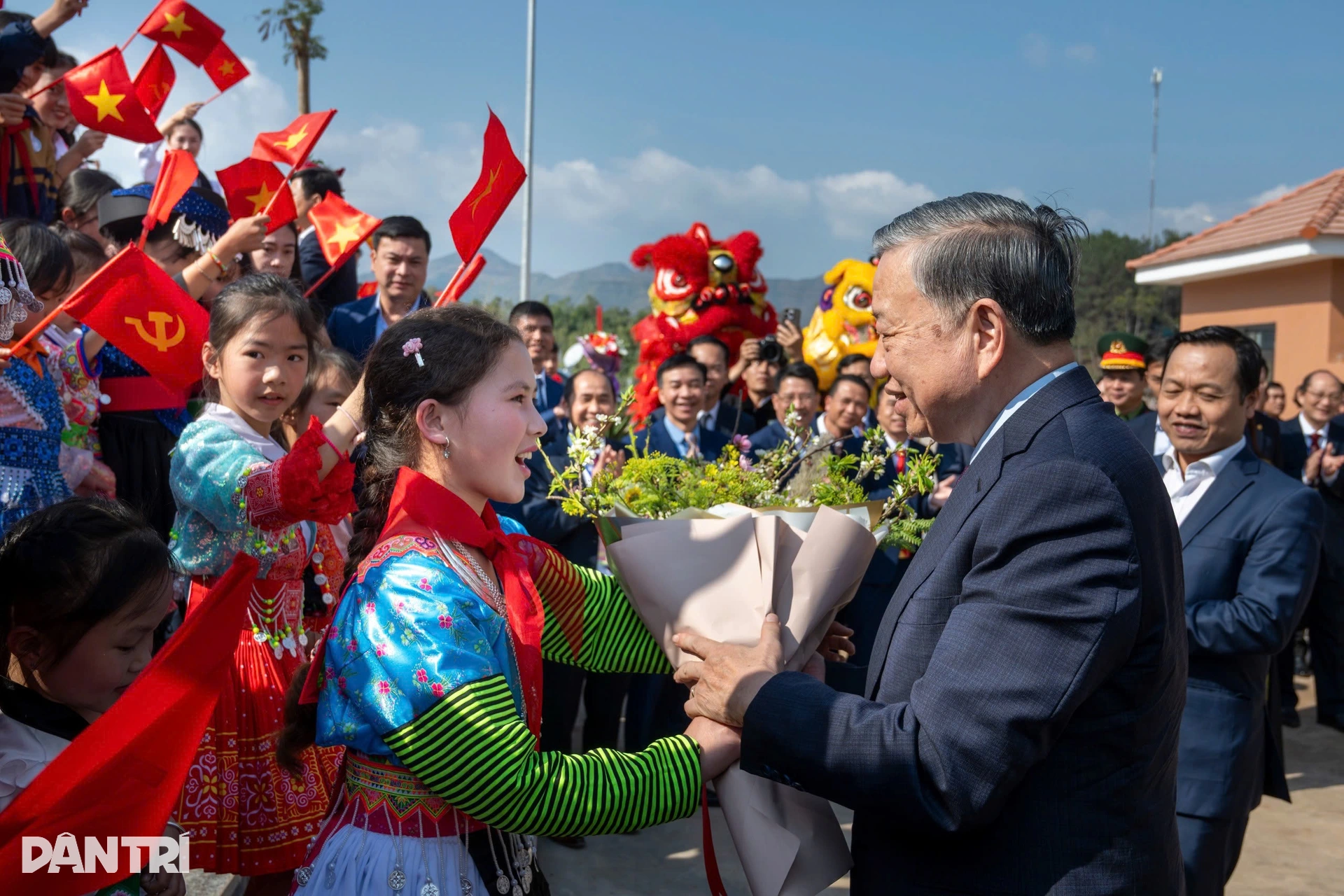Tổng Bí thư Tô Lâm dự lễ khánh thành trường nội trú hiện đại nhất vùng biên - 5