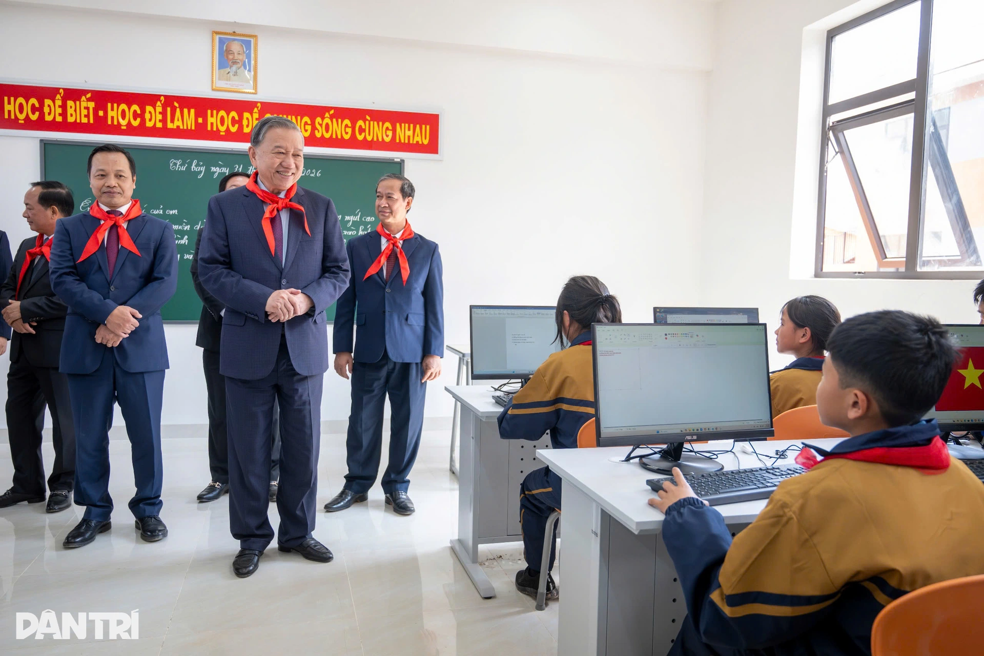 Tổng Bí thư Tô Lâm dự lễ khánh thành trường nội trú hiện đại nhất vùng biên - 11
