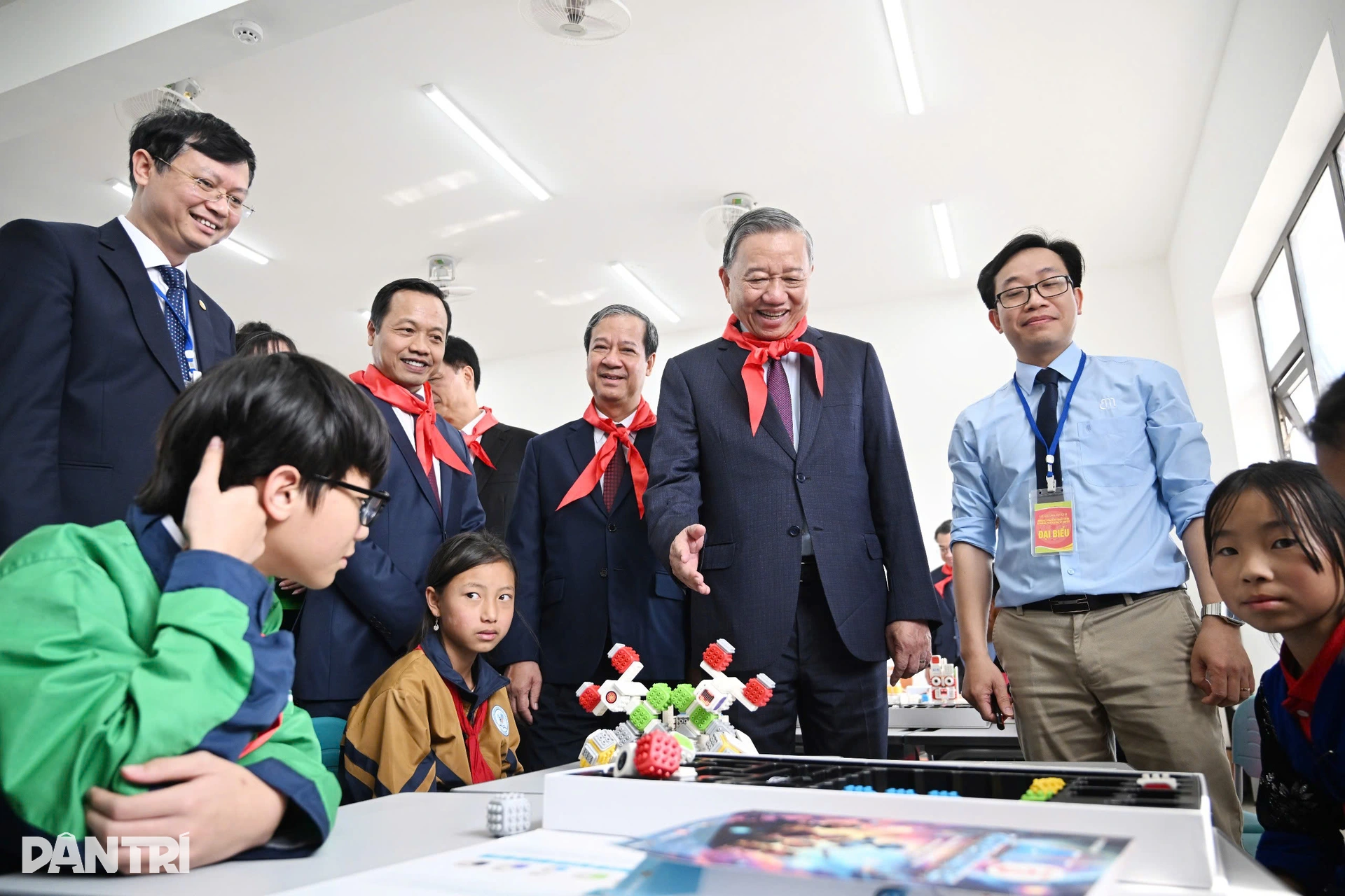 Tổng Bí thư Tô Lâm dự lễ khánh thành trường nội trú hiện đại nhất vùng biên - 10