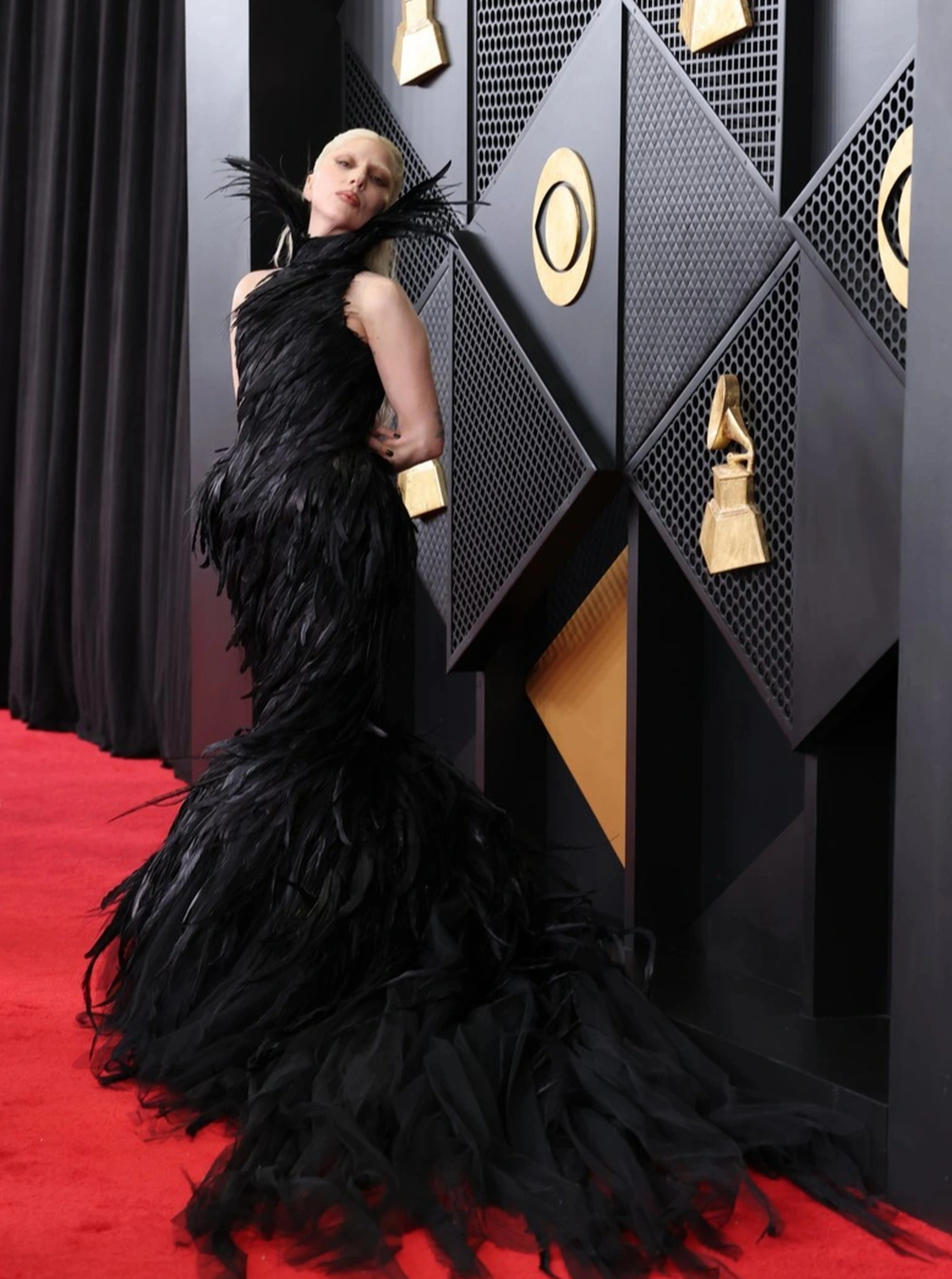 Nữ nghệ sĩ mặc như không mặc trên thảm đỏ Grammy 2026 - 10 Nữ nghệ sĩ mặc như không mặc trên thảm đỏ Grammy 2026 - 10