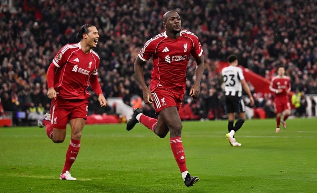 Liverpool đẩy Man Utd khỏi nhóm dự cúp châu Âu - 2 Liverpool đẩy Man Utd khỏi nhóm dự cúp châu Âu - 2