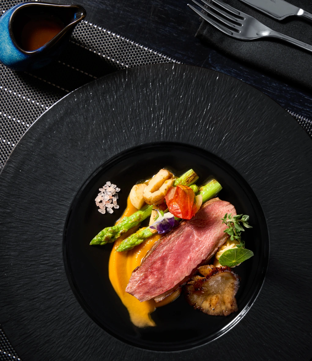 Khách cấp cao châu Âu ăn trưa với rau muống và gà xé hoa chuối ở Hà Nội - 3 Khách cấp cao châu Âu ăn trưa với rau muống và gà xé hoa chuối ở Hà Nội - 3