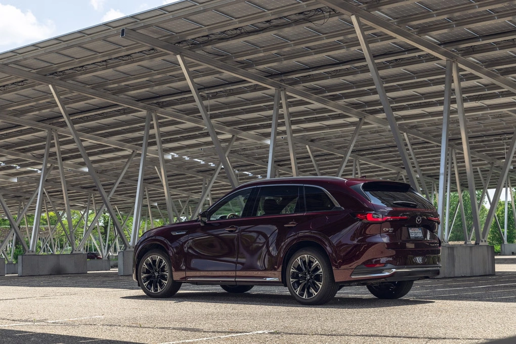 Mazda CX-90 sẽ có giá gần 2,5 tỷ đồng, tham vọng nâng tầm thương hiệu - 3 Mazda CX-90 sẽ có giá gần 2,5 tỷ đồng, tham vọng nâng tầm thương hiệu - 3