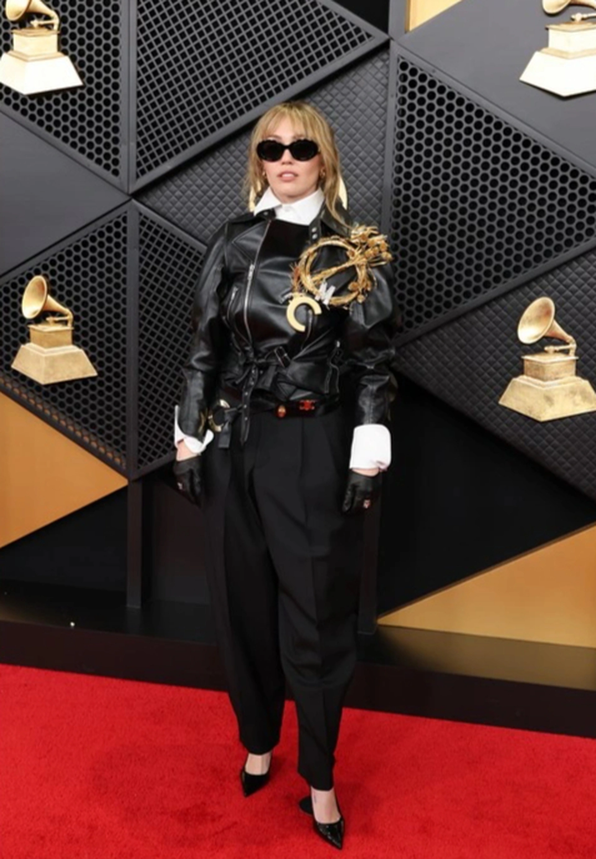 Nữ nghệ sĩ mặc như không mặc trên thảm đỏ Grammy 2026 - 11 Nữ nghệ sĩ mặc như không mặc trên thảm đỏ Grammy 2026 - 11