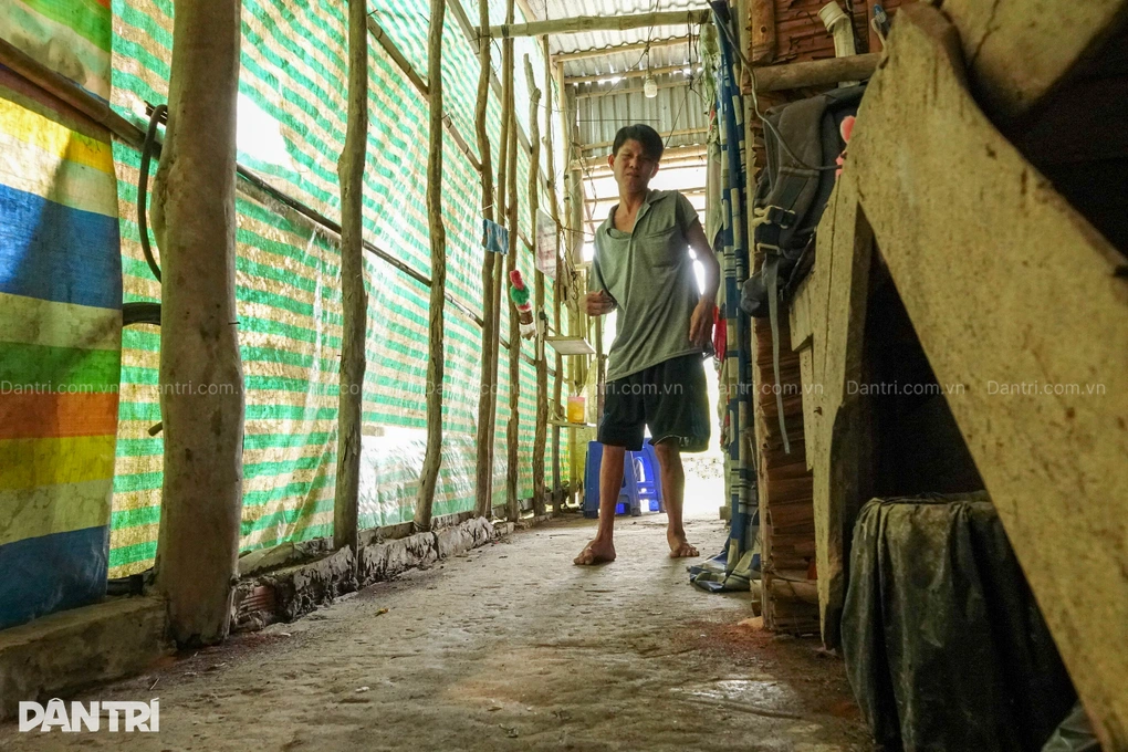 Người cha đơn thân bị tai biến suýt chết, ước mong con học hành nên người - 3 Người cha đơn thân bị tai biến suýt chết, ước mong con học hành nên người - 3