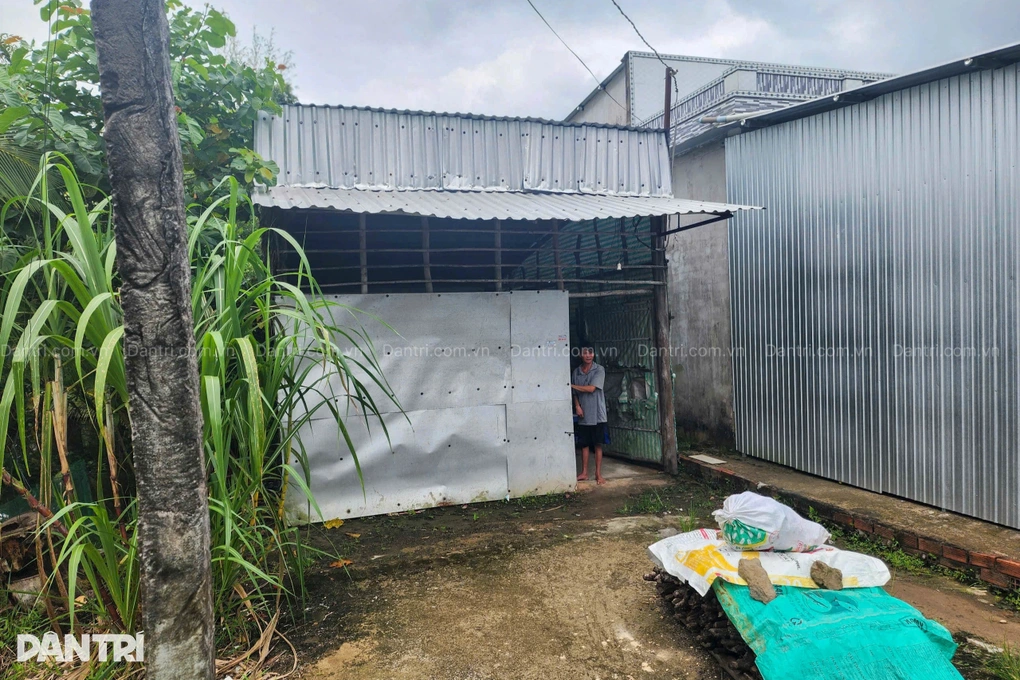 Người cha đơn thân bị tai biến suýt chết, ước mong con học hành nên người - 4 Người cha đơn thân bị tai biến suýt chết, ước mong con học hành nên người - 4