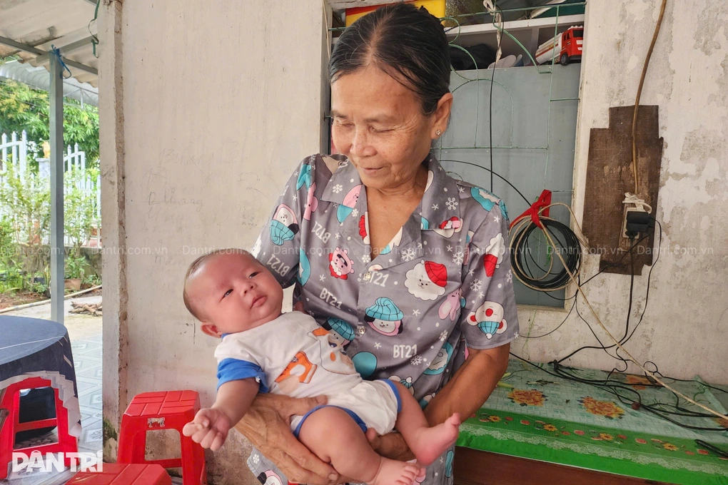 Vợ mất, chồng chấn thương sọ não, 2 con thơ lo thiếu ăn, thất học - 3 Vợ mất, chồng chấn thương sọ não, 2 con thơ lo thiếu ăn, thất học - 3
