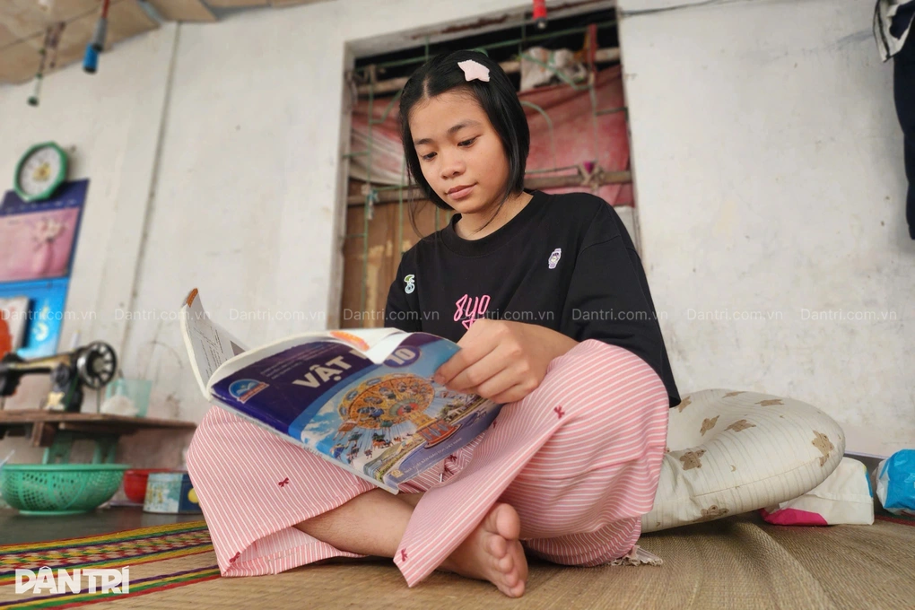 Vợ mất, chồng chấn thương sọ não, 2 con thơ lo thiếu ăn, thất học - 4 Vợ mất, chồng chấn thương sọ não, 2 con thơ lo thiếu ăn, thất học - 4