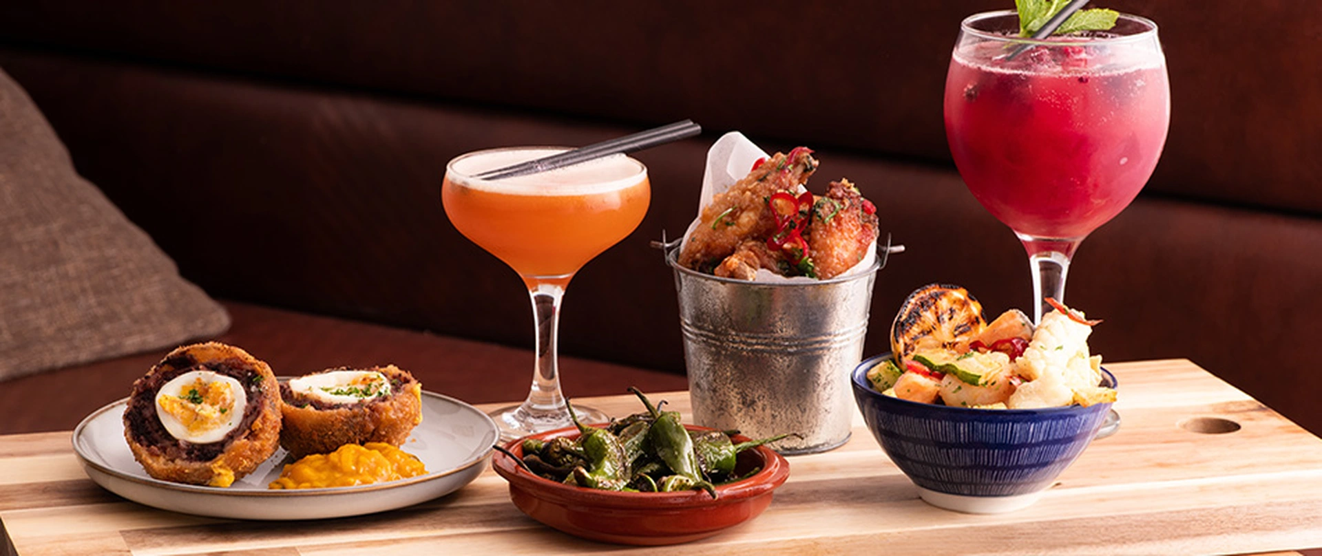 Khách sạn cao nhất thế giới, có 1.000 phòng, khách ngủ chạm mây - 8