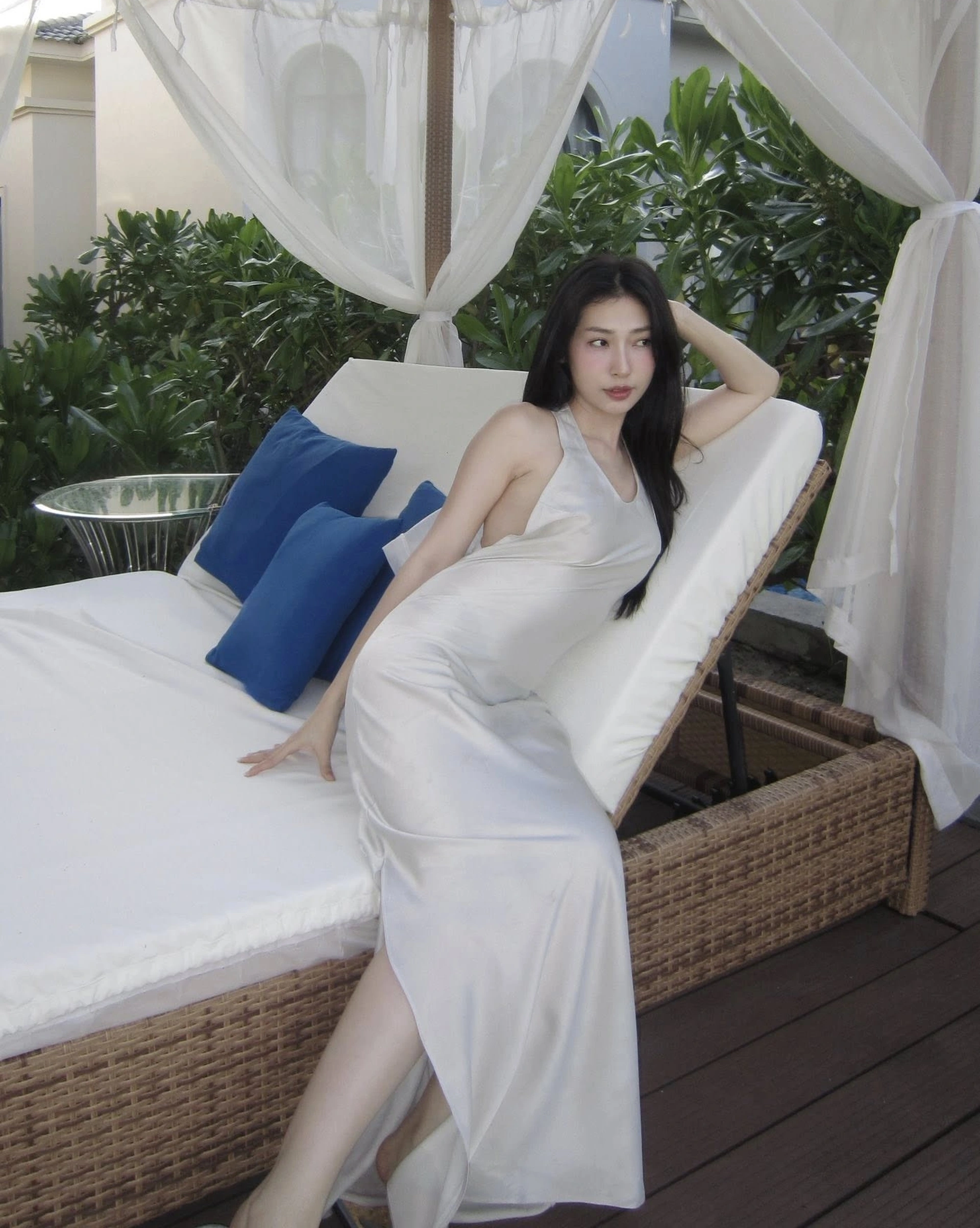 Khổng Tú Quỳnh tuổi 35: Diện bikini gây sốt, đính chính tin đồn hẹn hò - 14 Khổng Tú Quỳnh tuổi 35: Diện bikini gây sốt, đính chính tin đồn hẹn hò - 14