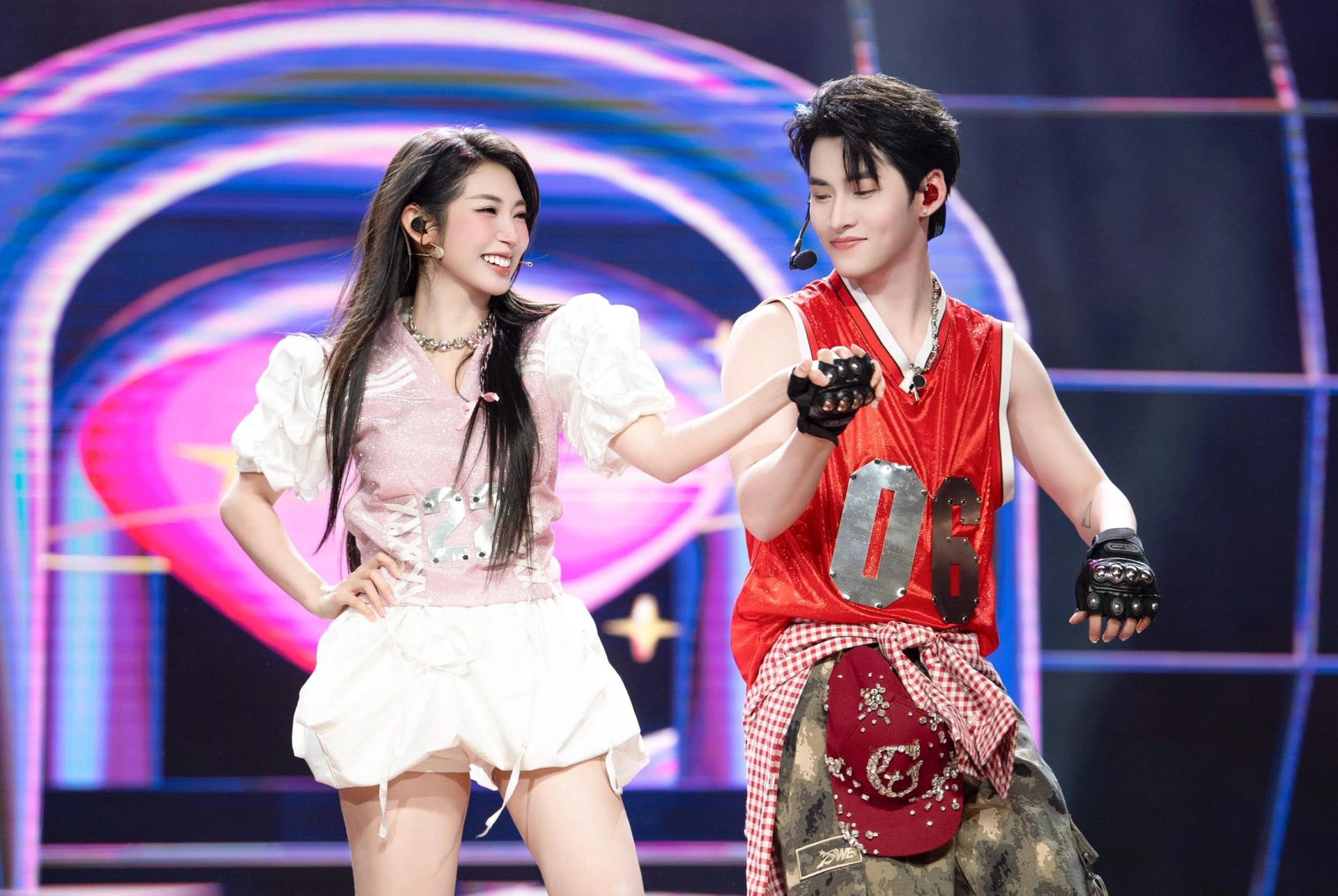 Khổng Tú Quỳnh tuổi 35: Diện bikini gây sốt, đính chính tin đồn hẹn hò - 8 Khổng Tú Quỳnh tuổi 35: Diện bikini gây sốt, đính chính tin đồn hẹn hò - 8