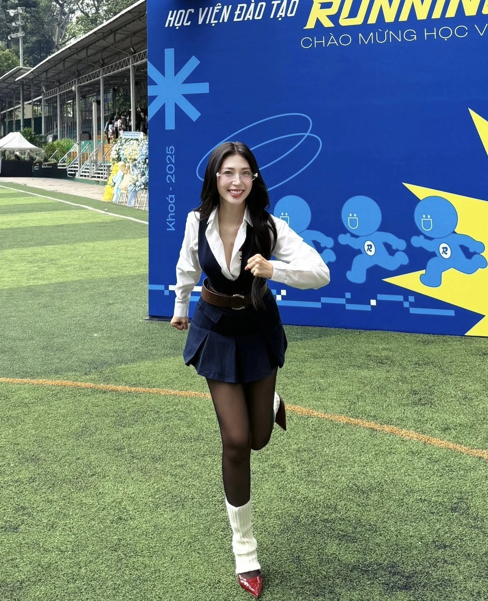 Khổng Tú Quỳnh tuổi 35: Diện bikini gây sốt, đính chính tin đồn hẹn hò - 4 Khổng Tú Quỳnh tuổi 35: Diện bikini gây sốt, đính chính tin đồn hẹn hò - 4