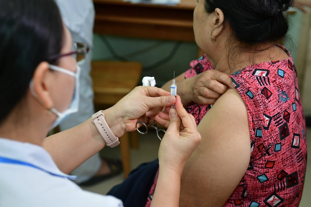 Người Việt đối diện 10 năm sống chung với bệnh tật ở tuổi xế chiều - 2