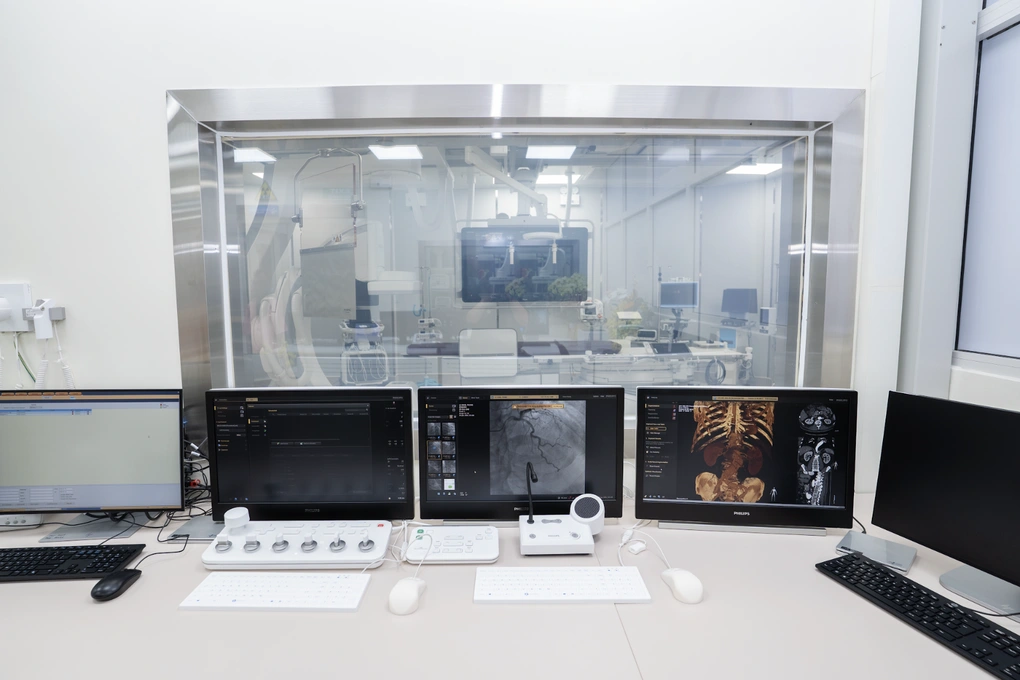 BV Chợ Rẫy có vũ khí thông tim hàng đầu, Thứ trưởng nêu điều cần làm - 2