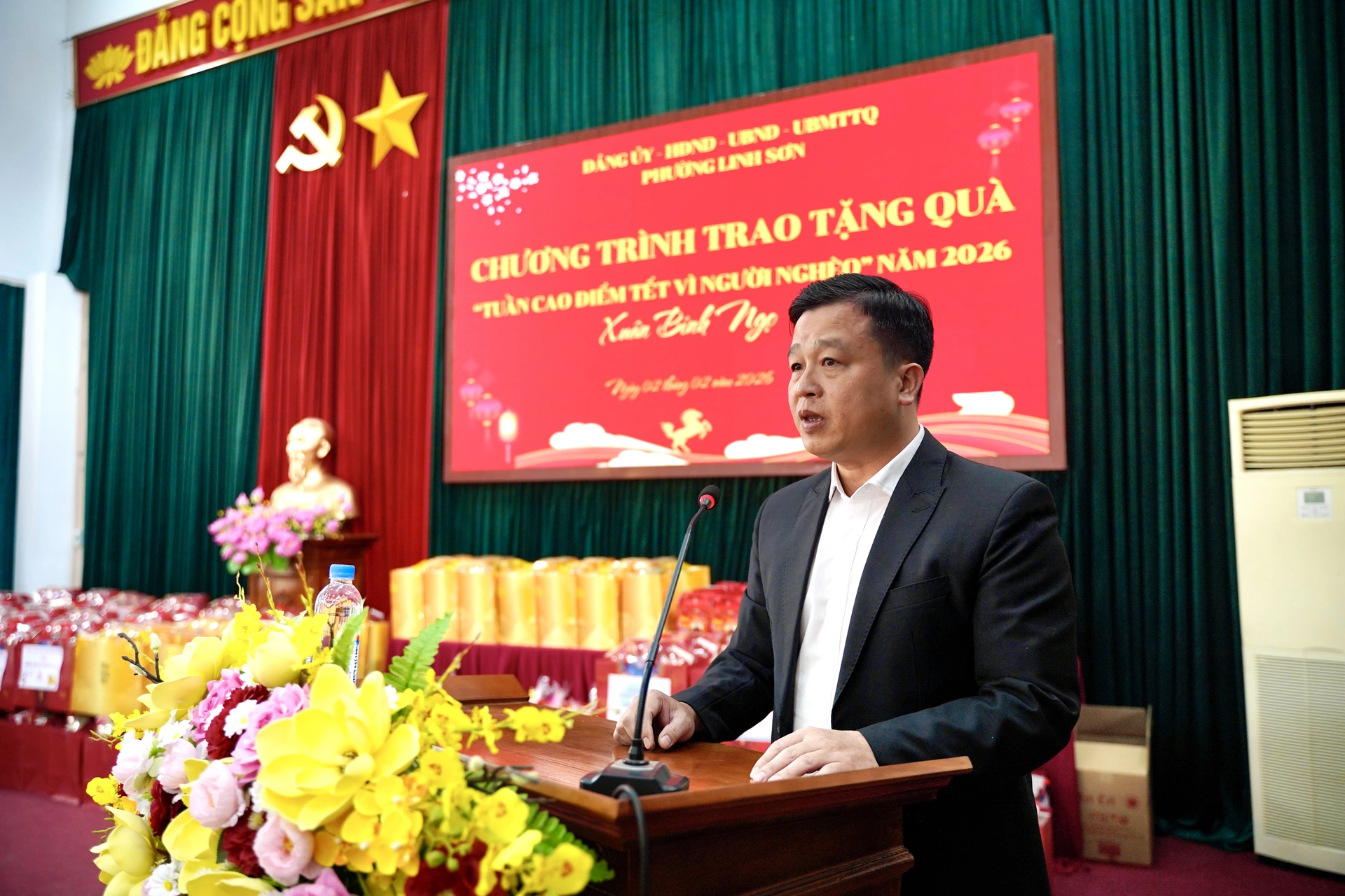 Báo Dân trí trao quà Tết Nhân ái tới 100 hộ khó khăn ở Thái Nguyên - 3 Báo Dân trí trao quà Tết Nhân ái tới 100 hộ khó khăn ở Thái Nguyên - 3