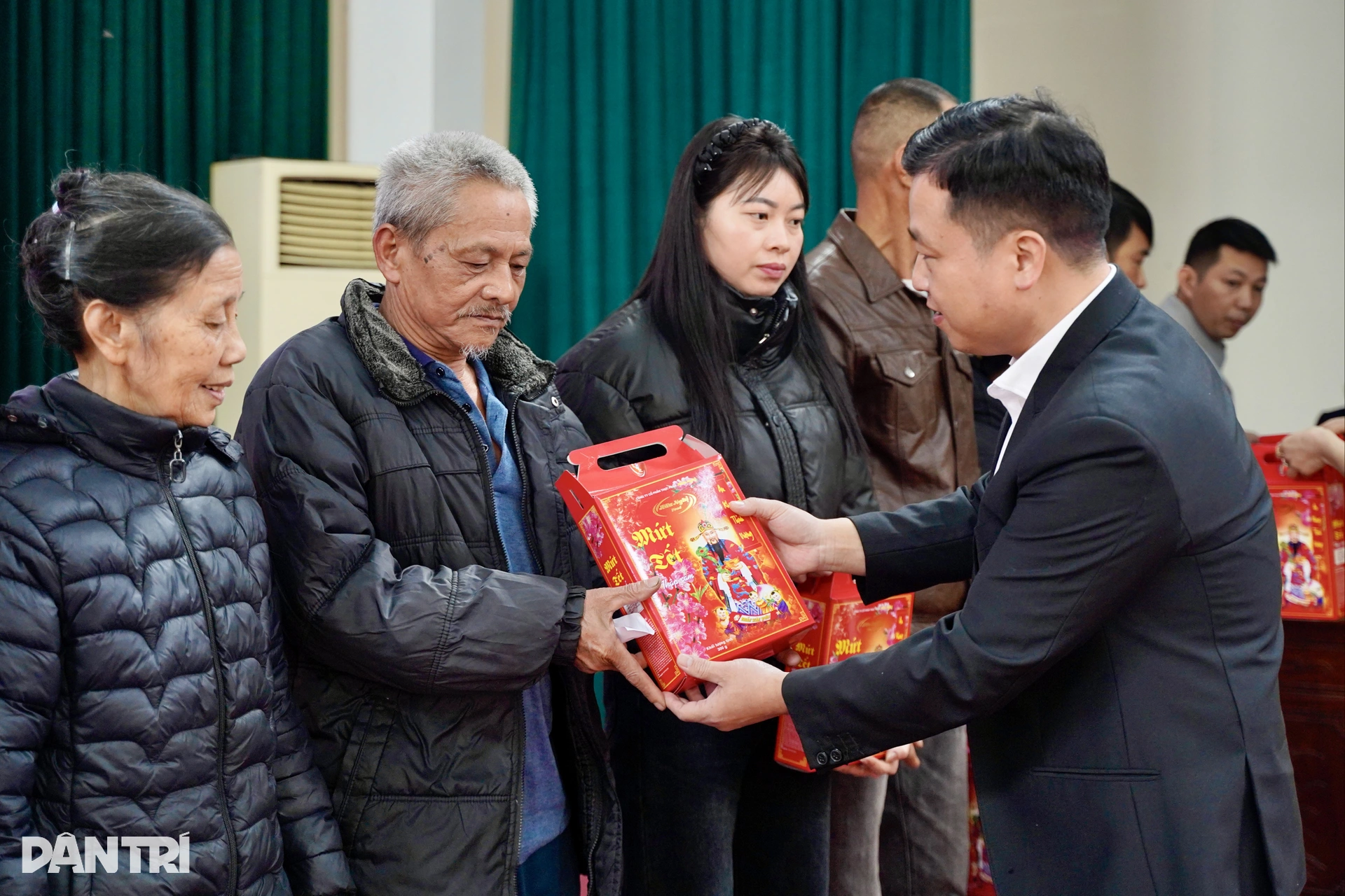 Báo Dân trí trao quà Tết Nhân ái tới 100 hộ khó khăn ở Thái Nguyên - 4 Báo Dân trí trao quà Tết Nhân ái tới 100 hộ khó khăn ở Thái Nguyên - 4