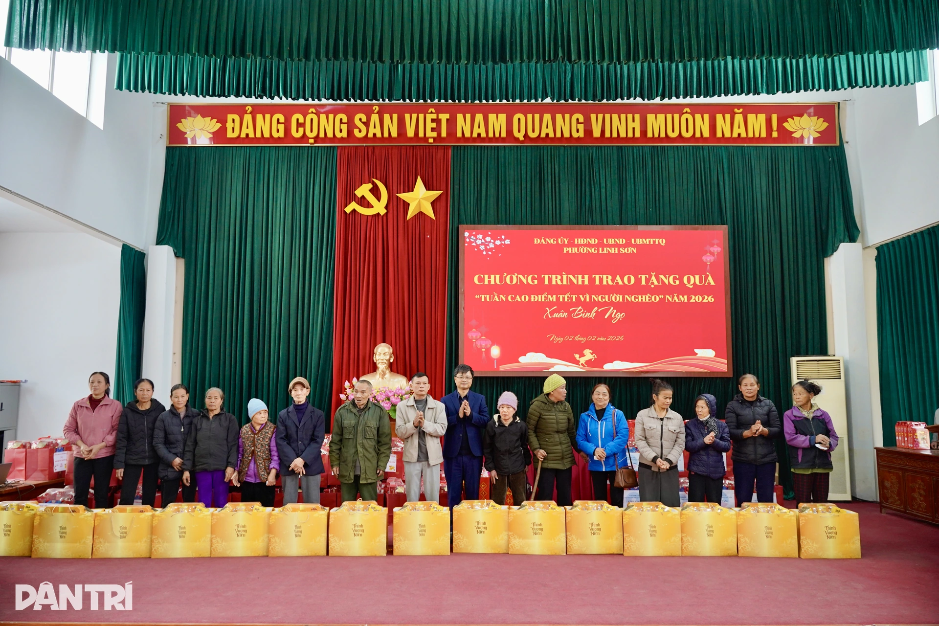 Báo Dân trí trao quà Tết Nhân ái tới 100 hộ khó khăn ở Thái Nguyên - 16 Báo Dân trí trao quà Tết Nhân ái tới 100 hộ khó khăn ở Thái Nguyên - 16