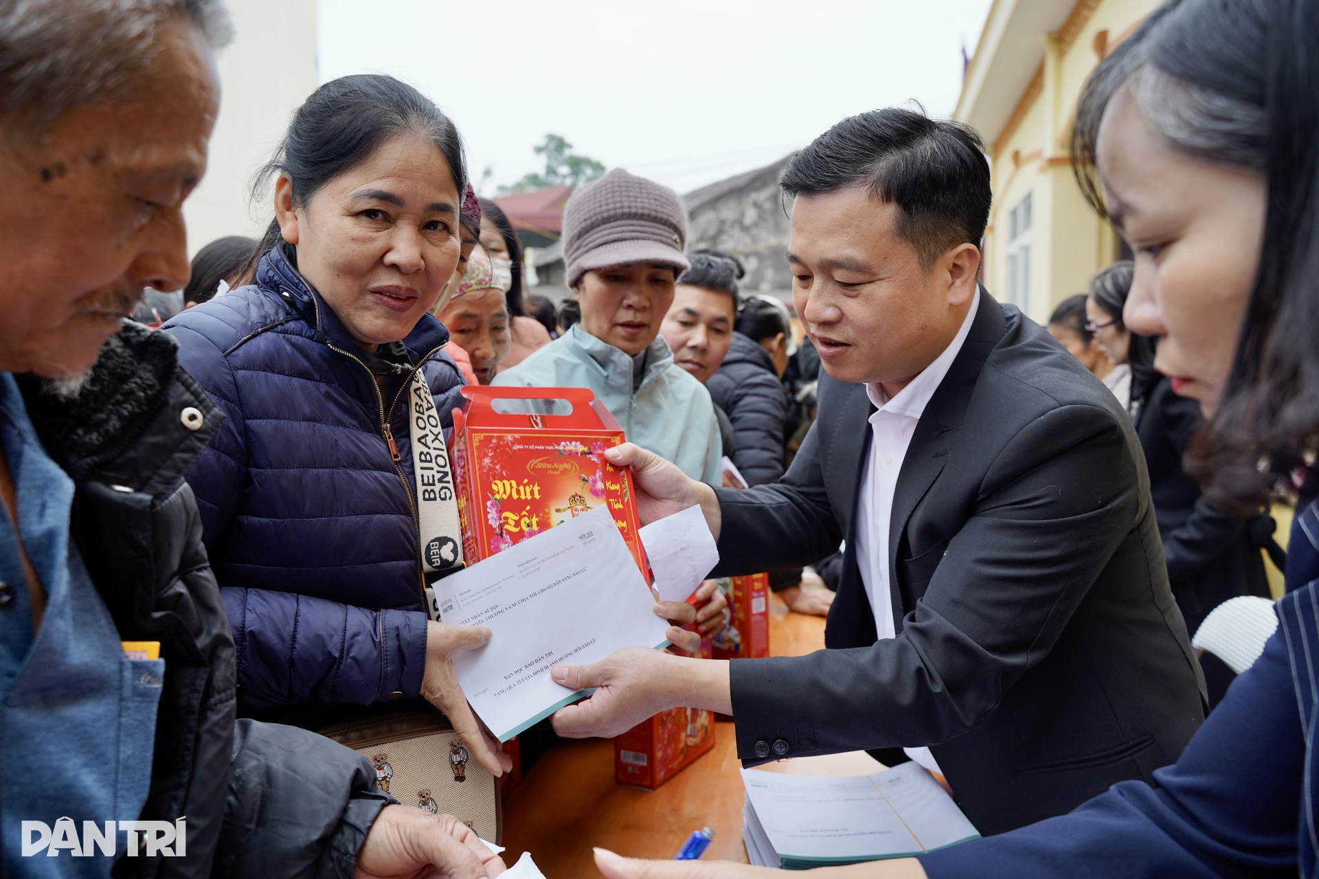 Báo Dân trí trao quà Tết Nhân ái tới 100 hộ khó khăn ở Thái Nguyên - 5 Báo Dân trí trao quà Tết Nhân ái tới 100 hộ khó khăn ở Thái Nguyên - 5